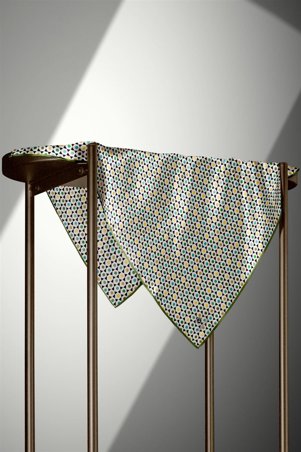 %100 Twill İpek Nokta Desenli Krem - Haki Renkli 90x90 Eşarp Dikim Şekli : El Dikişi