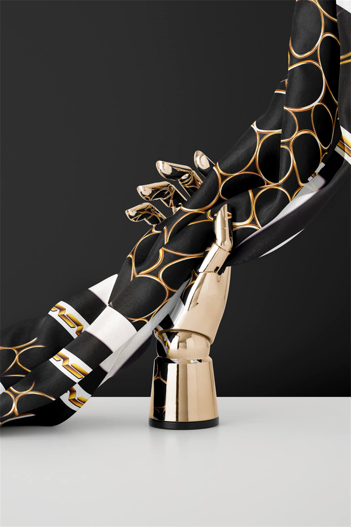 %100 Twill İpek Zincir Desenli Siyah - Krem Renkli 90x90 Eşarp Kenar Dikiş Şekli El Dikişli