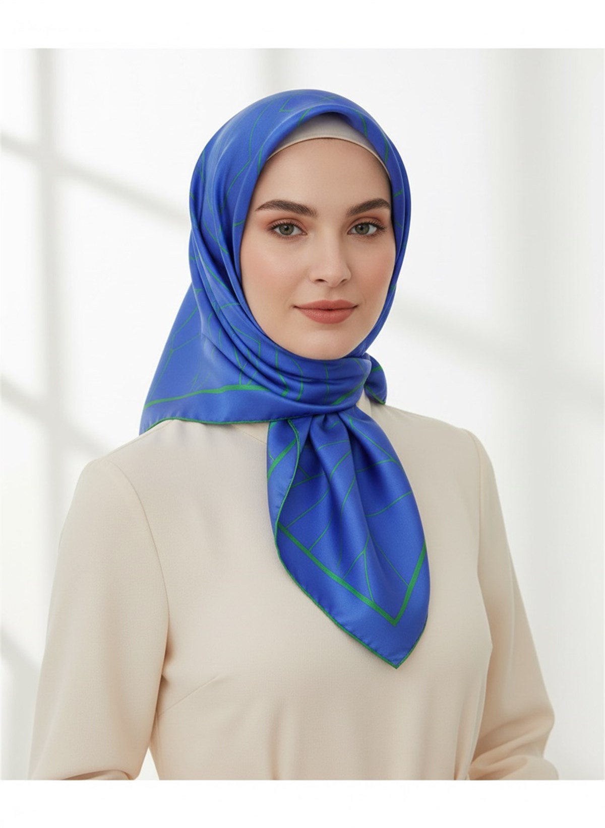 %100 Twill İpek Çizgi Desenli Saks - Zümrüt Yeşili Renkli 90x90 Eşarp Dikim Şekli : El Dikişi