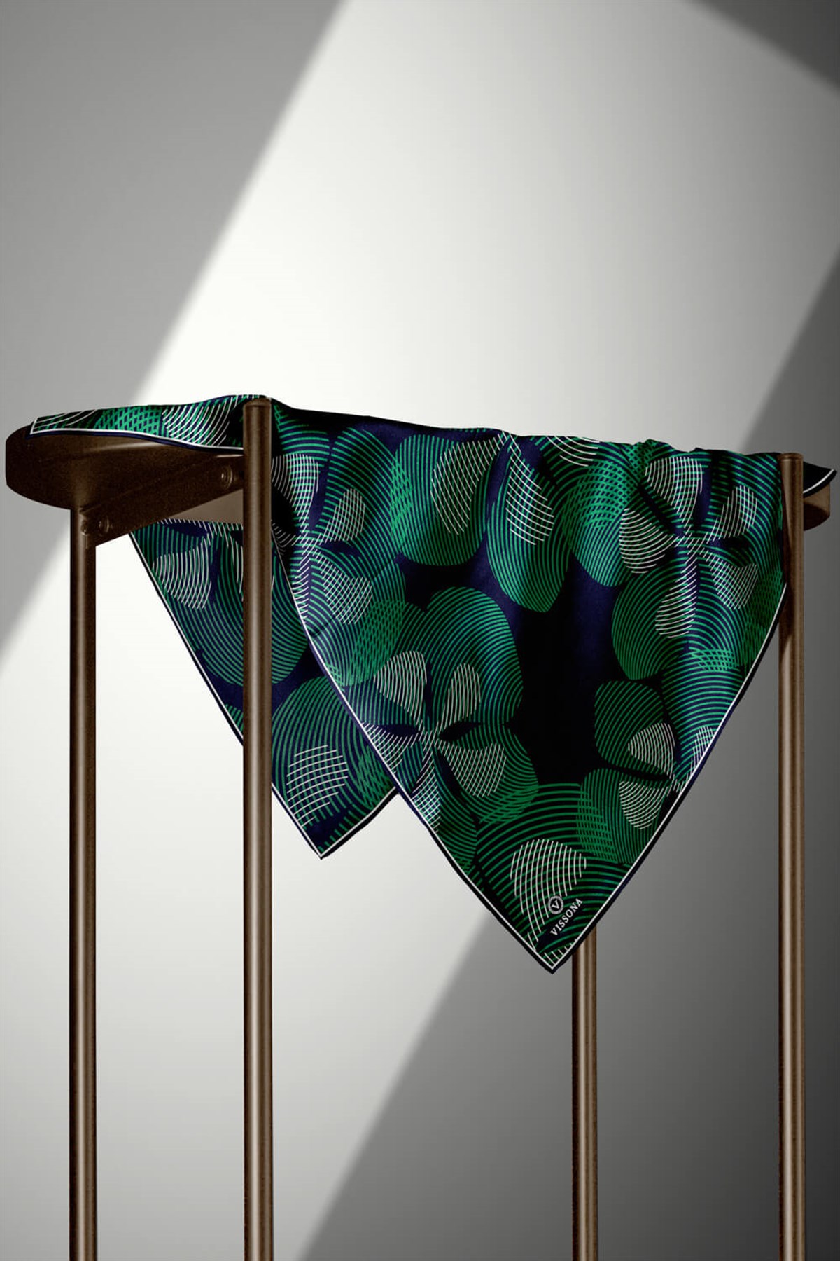 %100 Twill İpek Çizgili Çiçek Desenli Lacivert - Zümrüt Yeşili Renkli 90x90 Eşarp Dikim Şekli : El Dikişi
