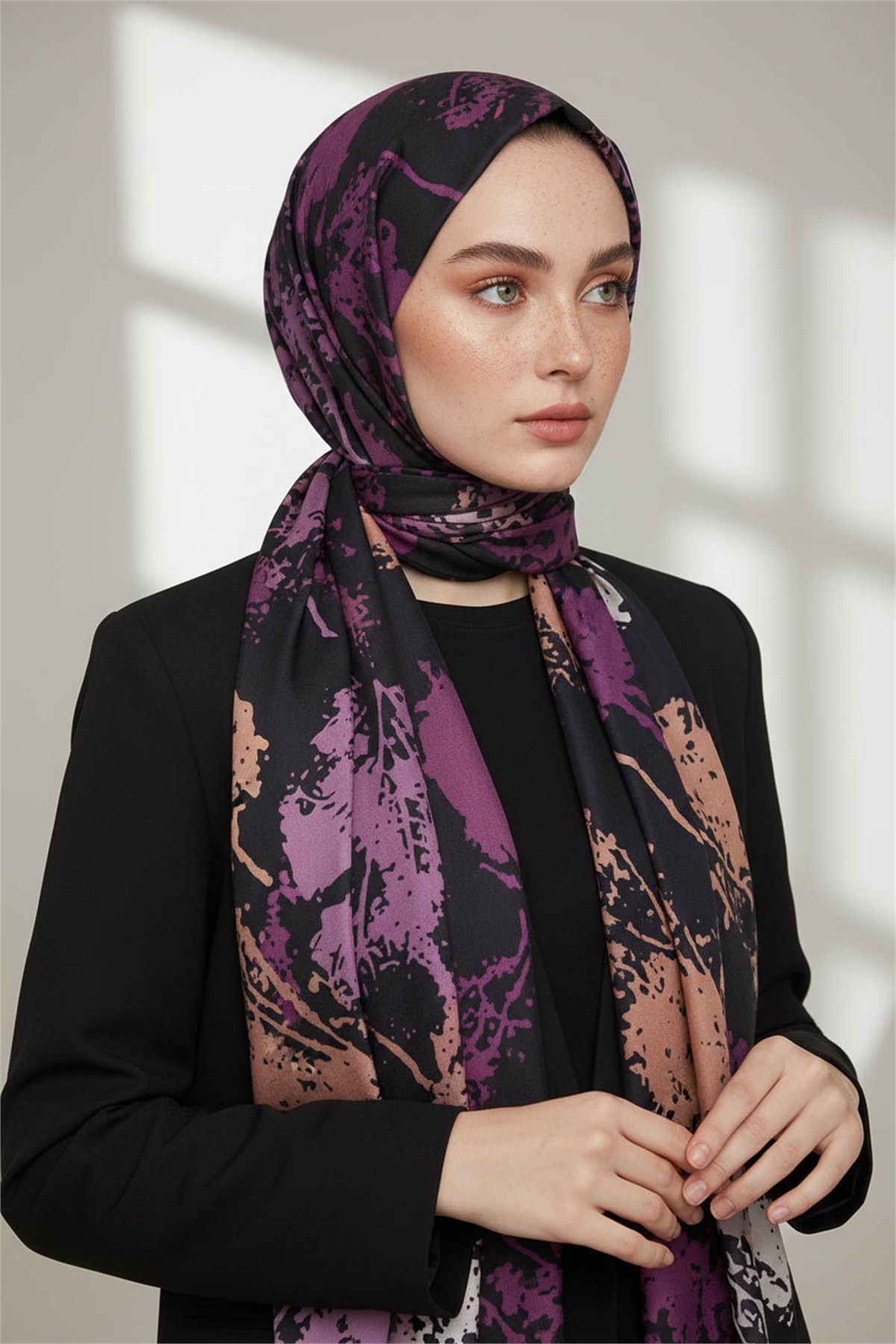 KREP SONBAHAR YAPRAKLARI DESENLİ MÜRDÜM RENKLİ 75X195 KIRIŞMAZ ŞAL