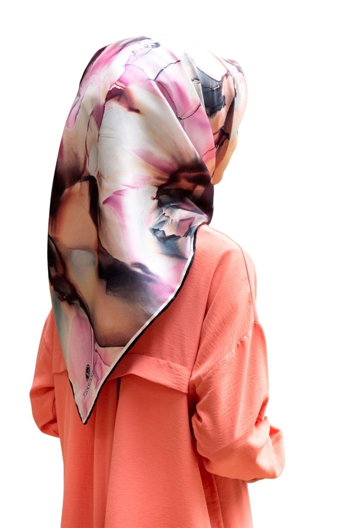 %100 Twill İpek Batik Çiçek Desenli Somon - Lila Renkli 90x90 Eşarp Kenar Dikiş Şekli El Dikişli