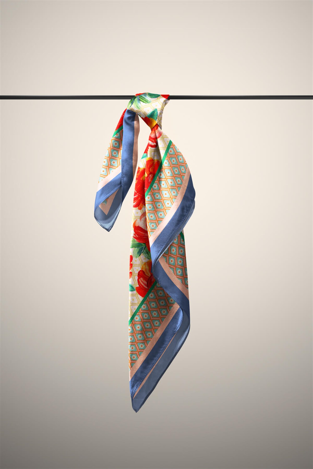 Violla B27  MODERN ÇİÇEKLER TASARIMLI BANDANA