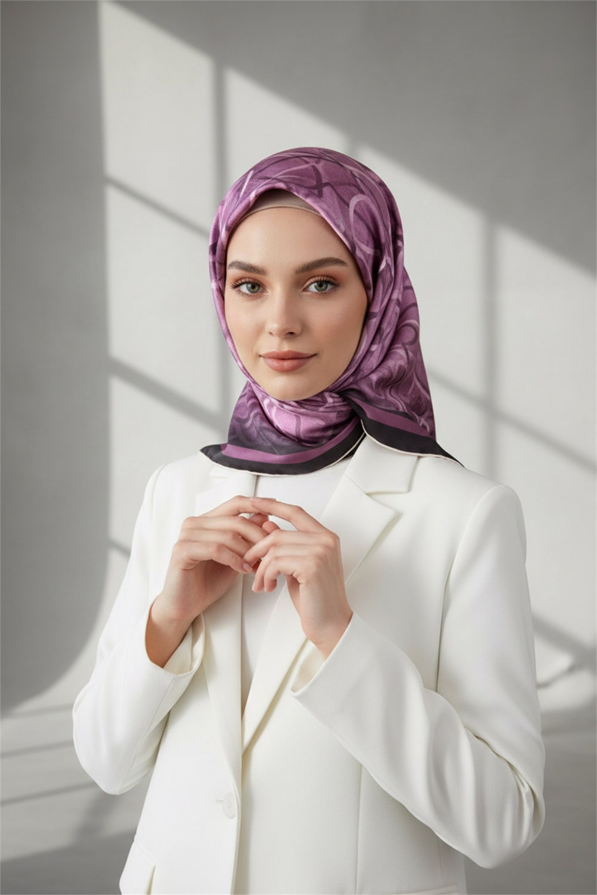 Kristal Geometrik Desenli Lila Renkli 90x90 Eşarp (İpek İçermez) Kenar Dikiş Şekli El Dikişli
