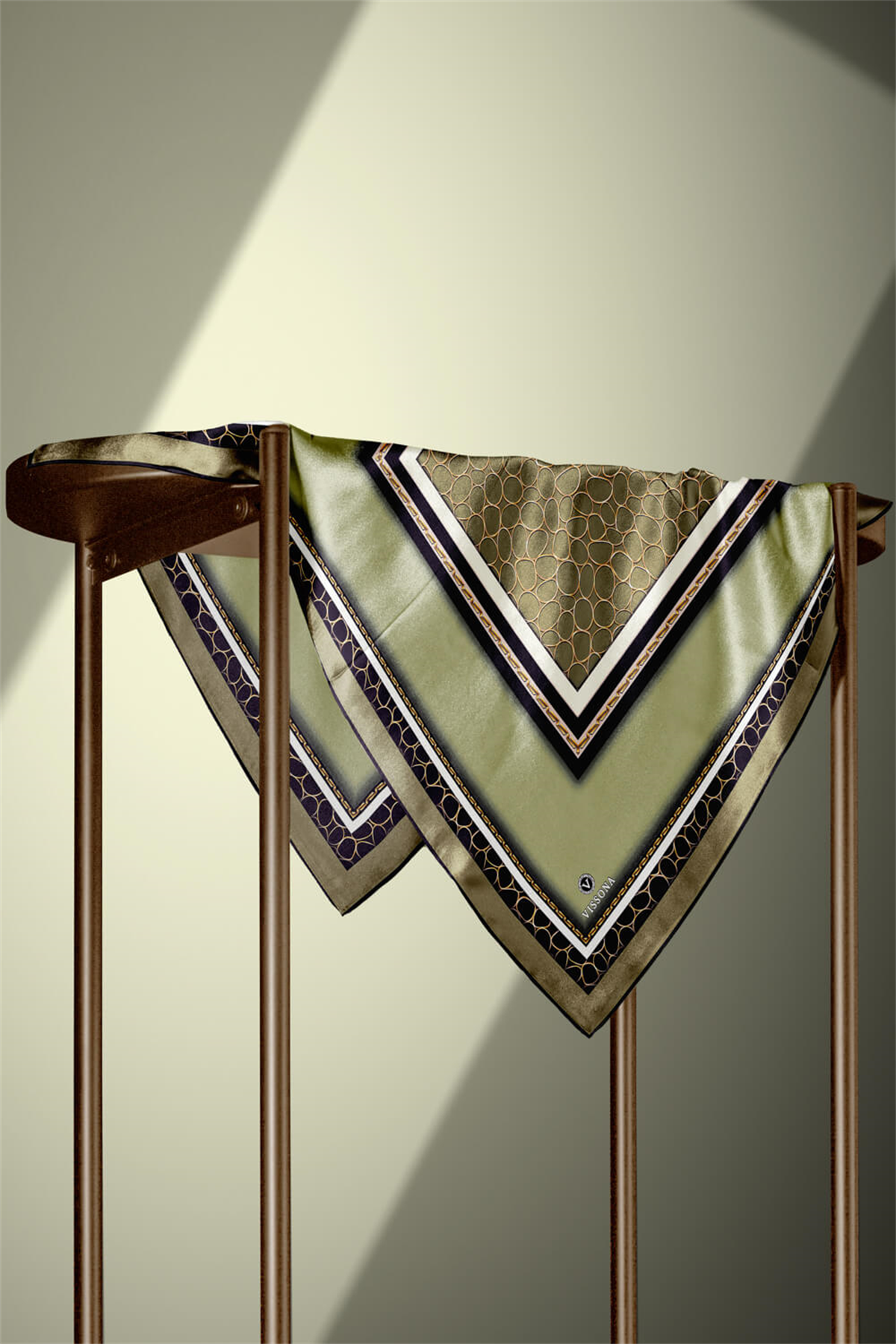 % 57 İPEK % 43 VİSKON Twill İpek Gold Halka Desenli Haki - Siyah Renkli 90x90 Eşarp Dikim Şekli : El Dikişi