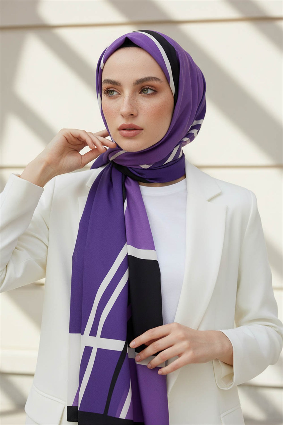 KREP GEOMETRIK DESENLİ MOR RENKLİ 75X195 KIRIŞMAZ ŞAL