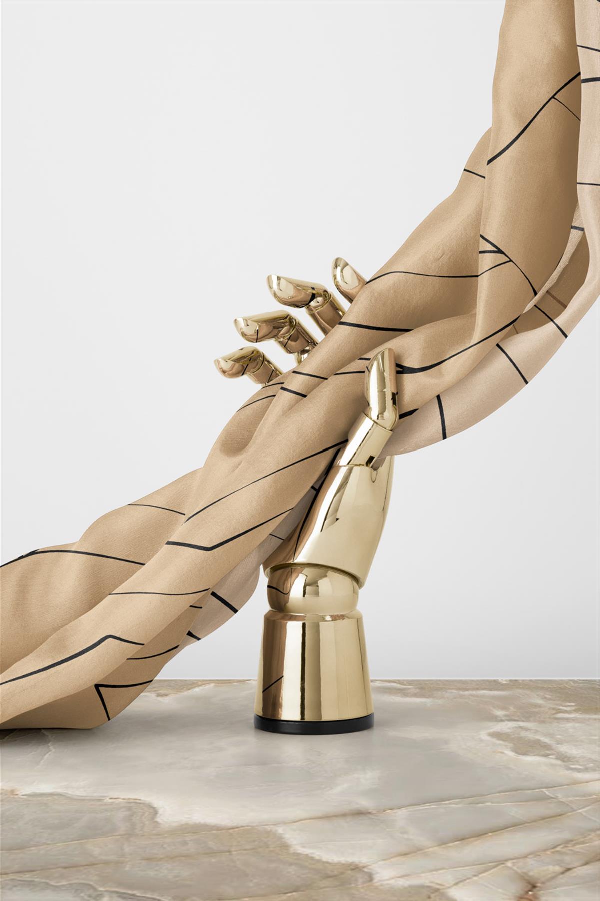 %100 Twill İpek Çizgi Desenli Bej - Siyah Renkli 90x90 Eşarp Dikim Şekli : El Dikişi