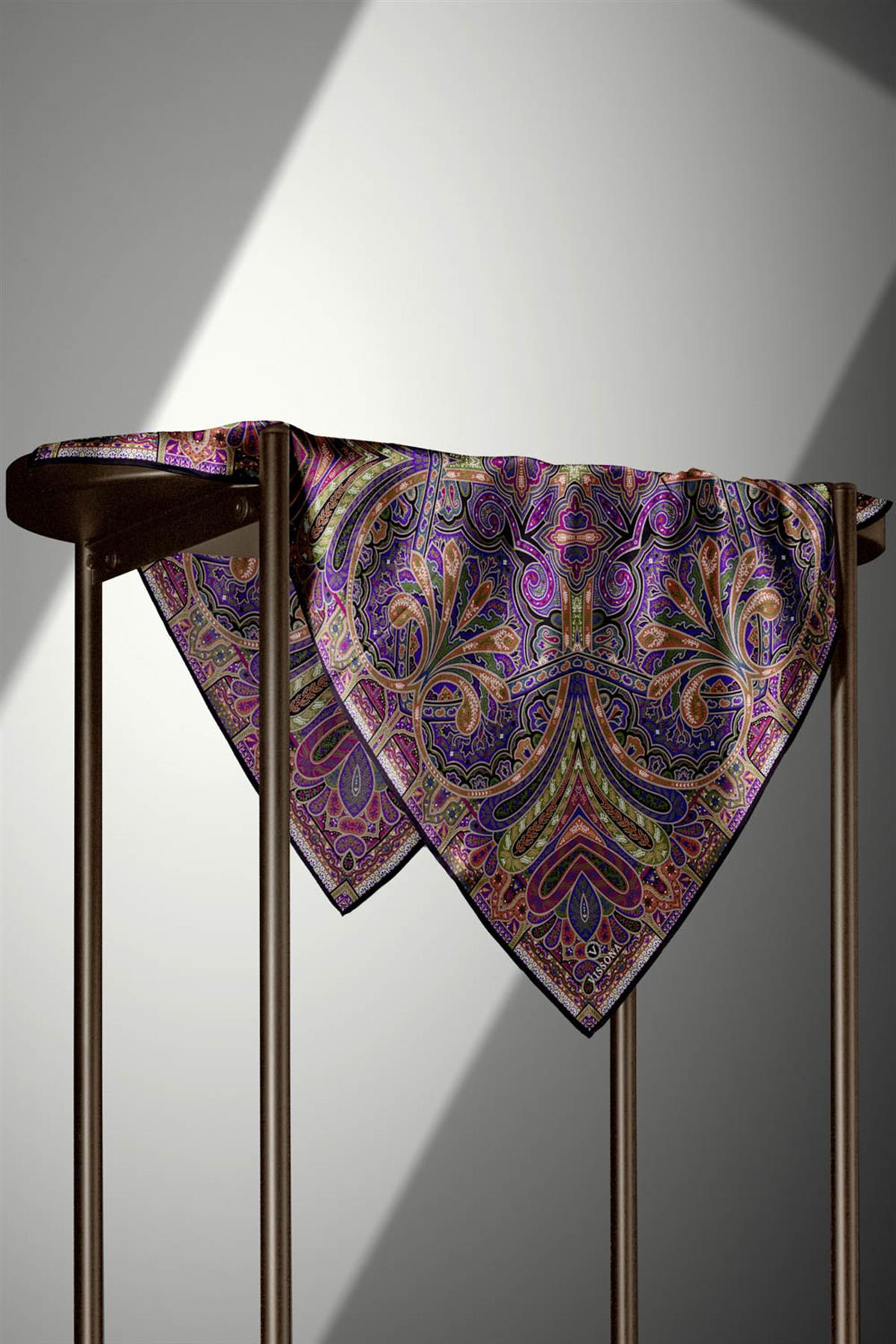 100% Twill İpek Etnik Desenli Siyah - Mor Renkli 90x90 Dikim Şekli : El Dikişi Eşarp