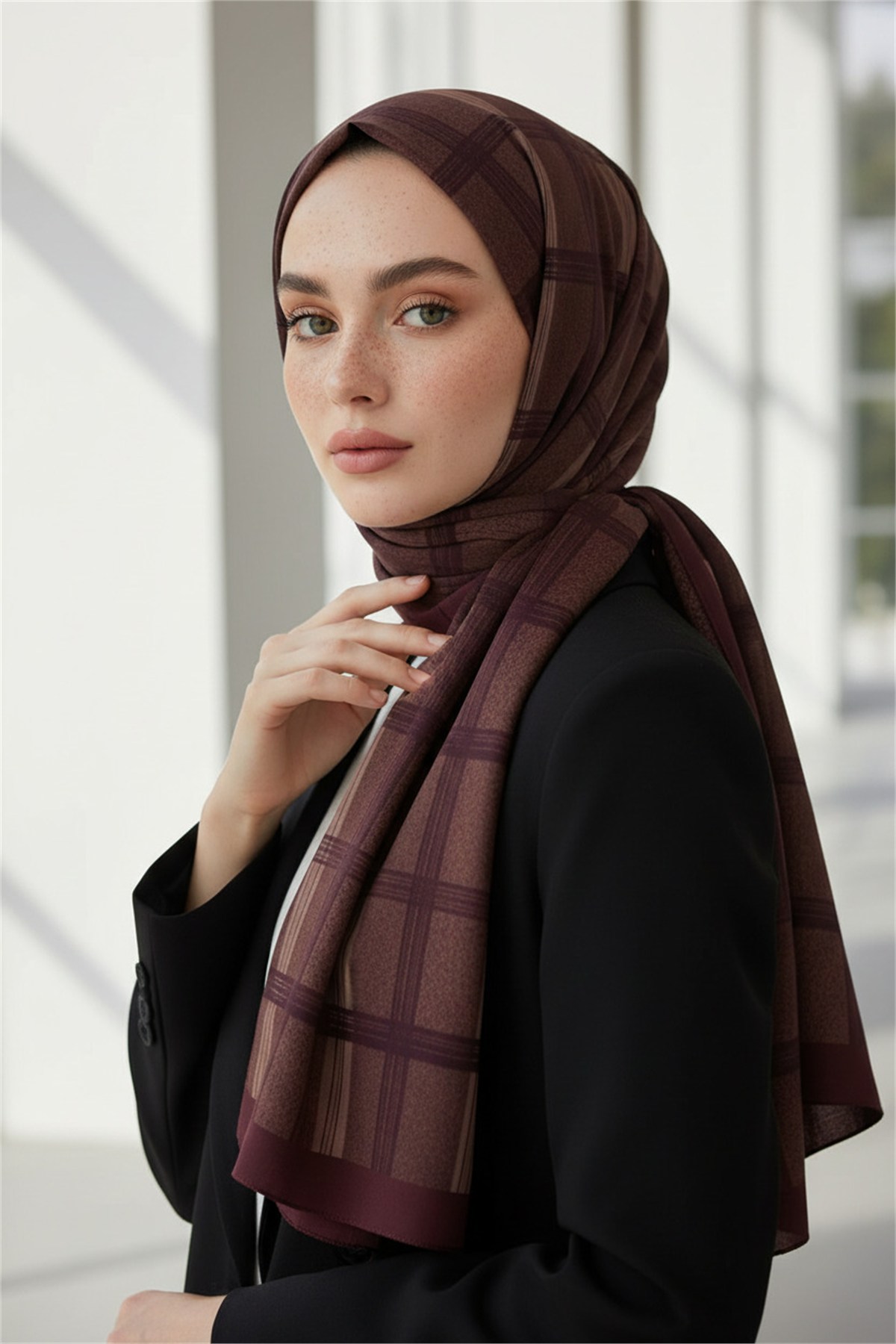KREP GEOMETRİK DESENLİ GÜL KURUSU RENKLİ 75X195 KIRIŞMAZ ŞAL
