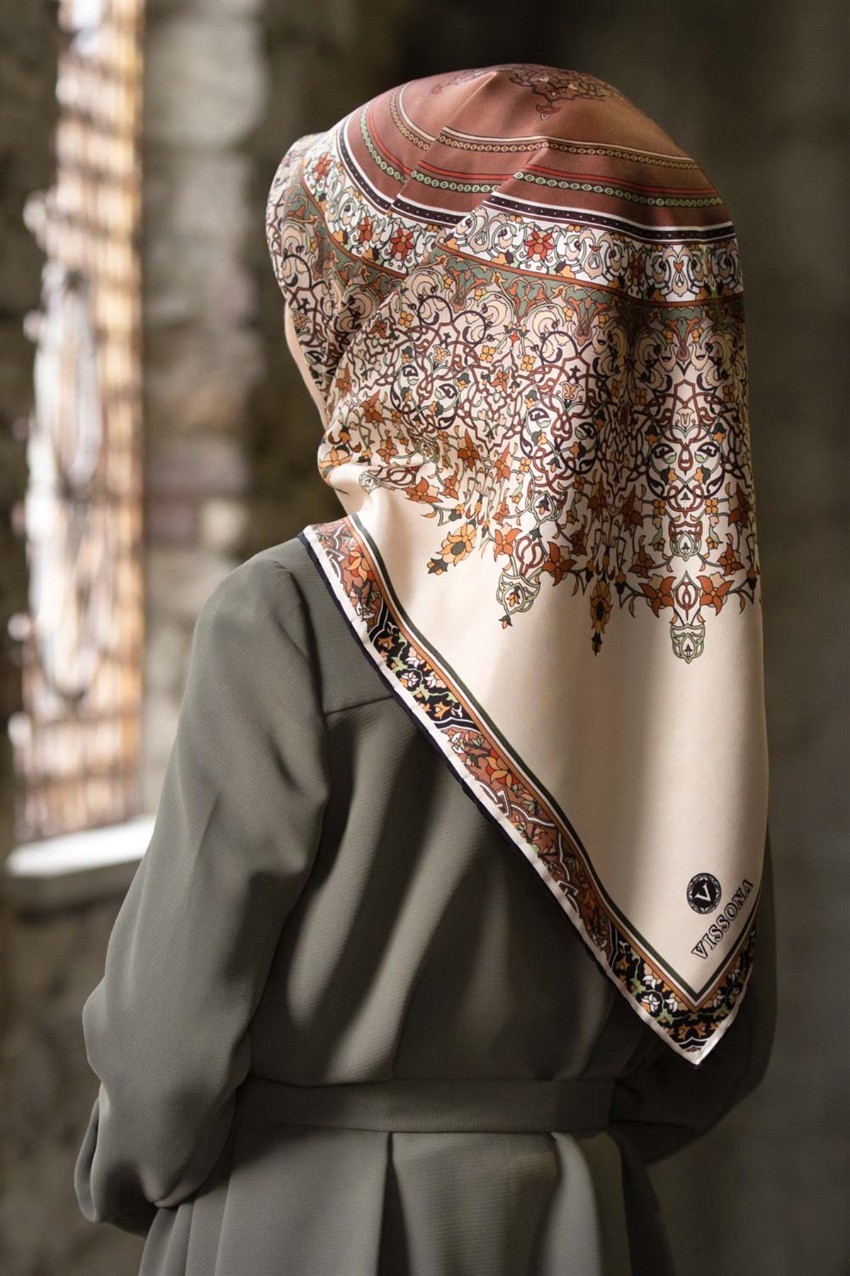 %100 Twill İpek Şal Desenli Bakır Renkli 90x90 Eşarp Dikim Şekli : El Dikişi