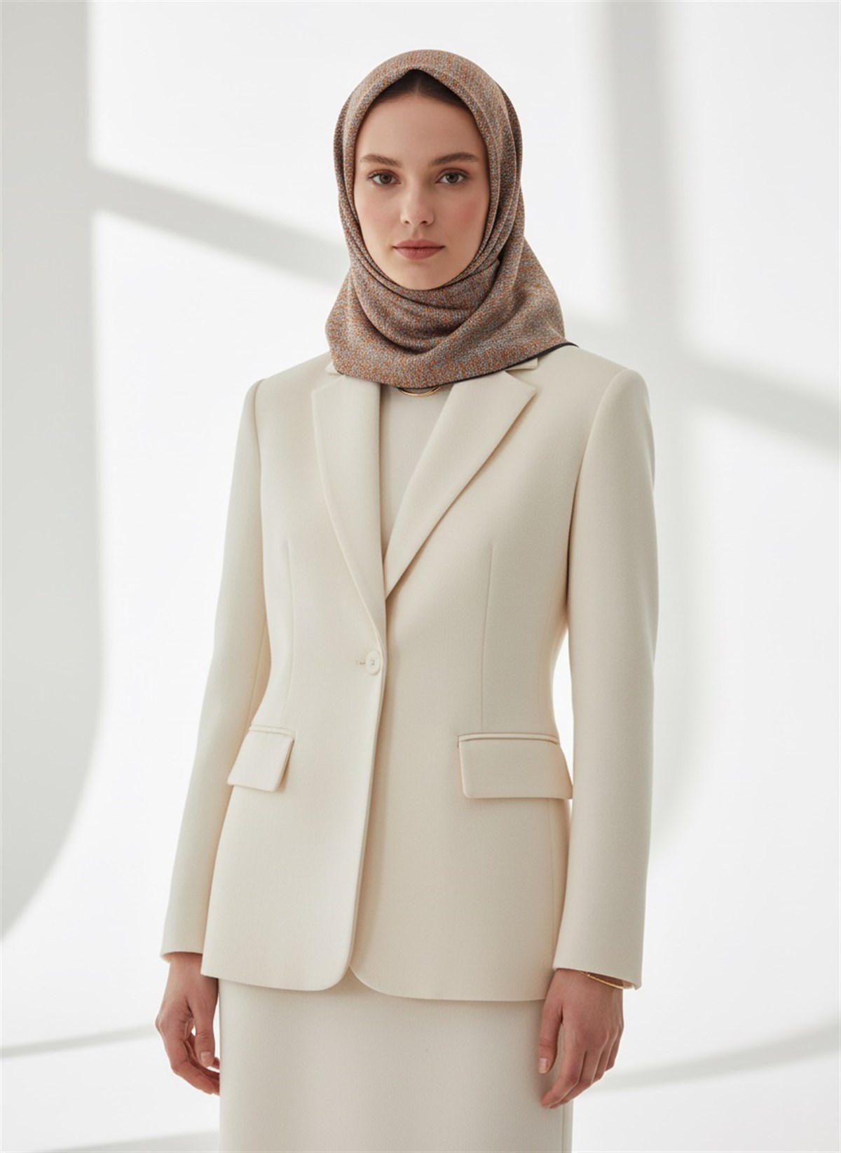 %100 Twill İpek Dokulu Desen Turuncu - Siyah Renkli 90x90 Eşarp Kenar Dikiş Şekli El Dikişli