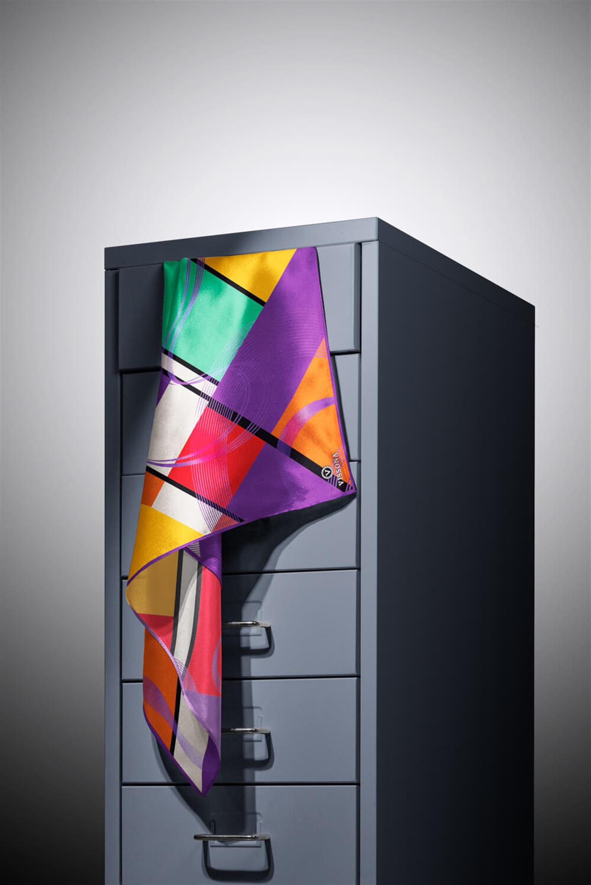 %100 Twill İpek Geometrik Desenli Mor - Kırmızı Renkli 90x90 Eşarp Dikim Şekli : El Dikişi