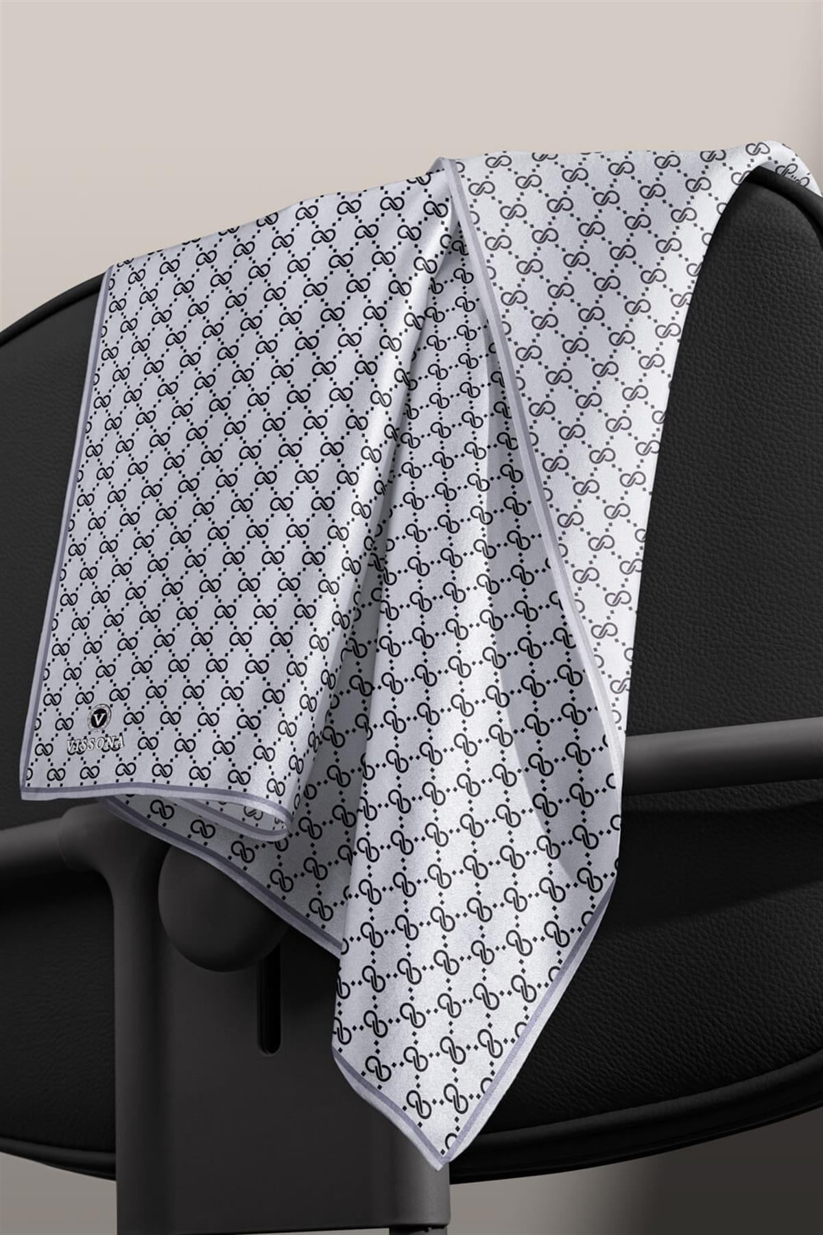 %100 Twill İpek Geometrik Desenli Gri Renkli 90x90 Eşarp Dikim Şekli : El Dikişi