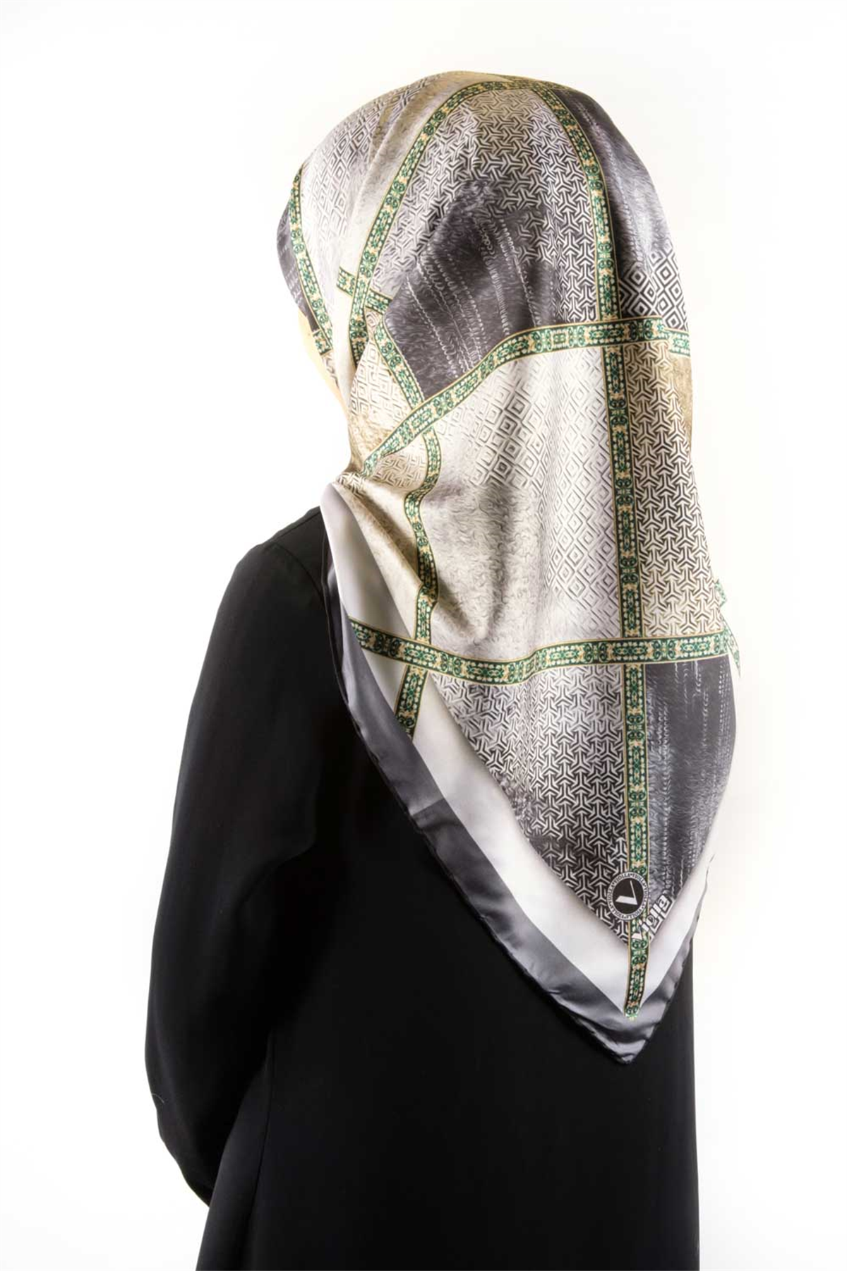 Twill Geometrik Desenli Gri Renkli 90x90 Eşarp (İpek İçermez) Kenar Dikiş Şekli El Dikişli