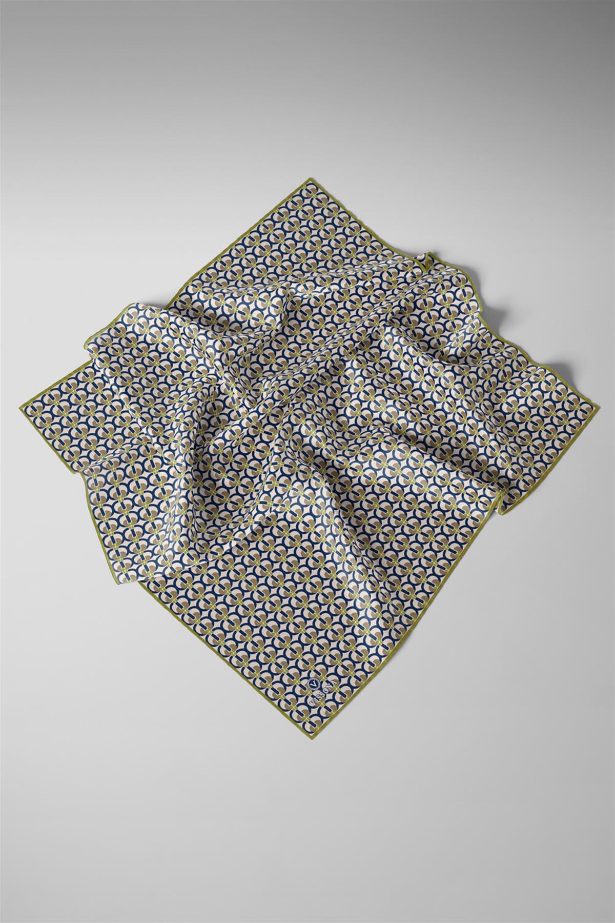 %100 Twill İpek Geometrik Desenli Bej - Fıstık Yeşili Renkli 90x90 Eşarp Dikim Şekli : El Dikişi