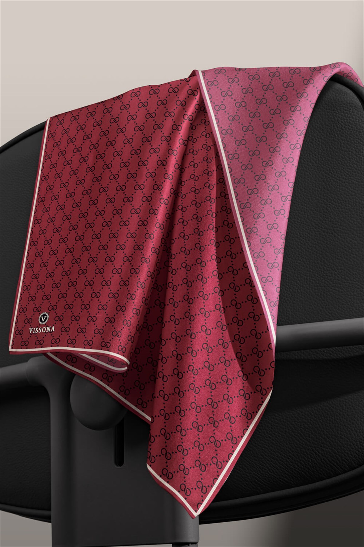 %57 İPEK %43 VİSKON Twill İpek Leopar Desenli Bordo Renkli 90x90 Eşarp Dikim Şekli : El Dikişi