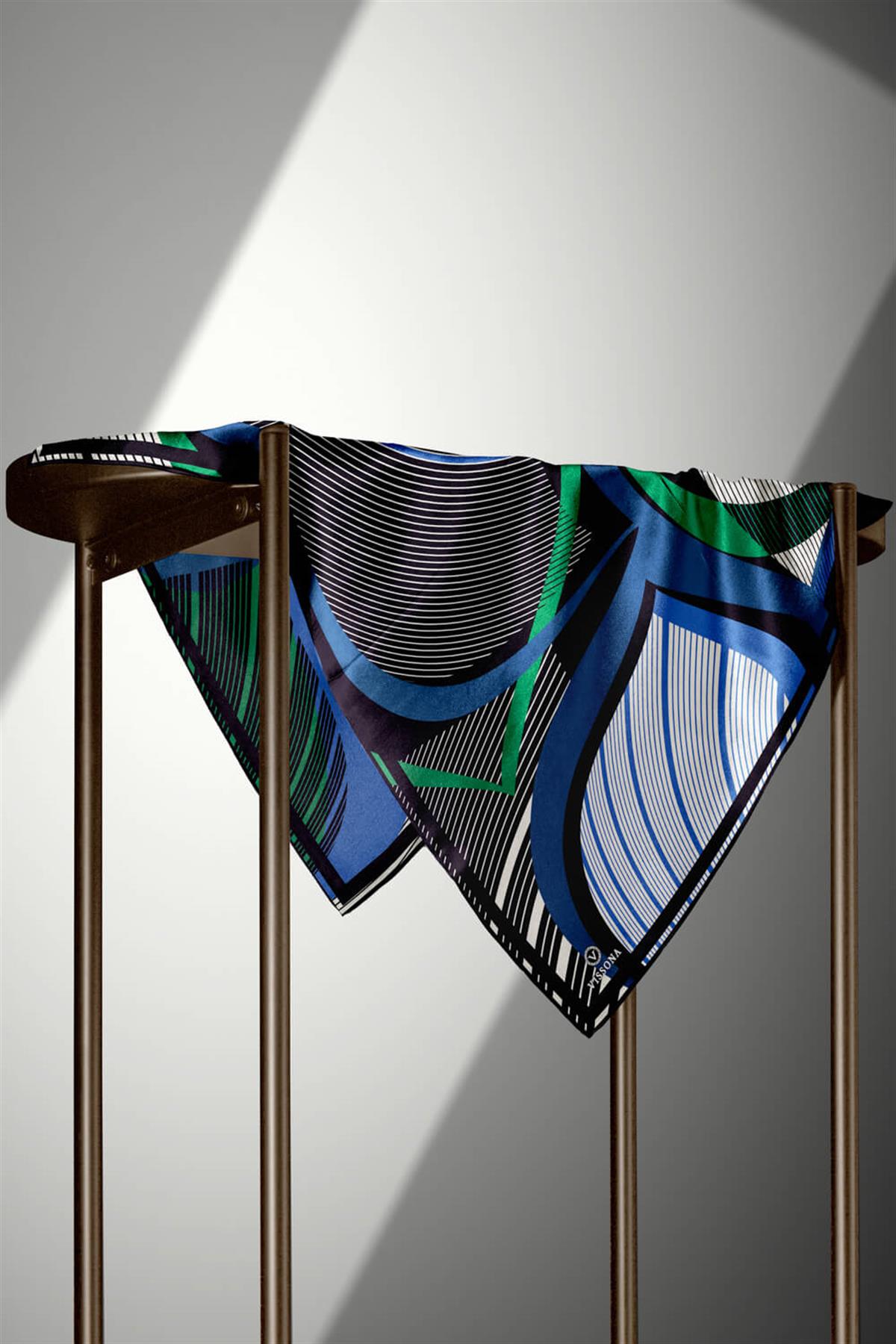 %100 Twill İpek Çizgili Geometrik Desenli Siyah - Saks Renkli 90x90 Eşarp Dikim Şekli : El Dikişi