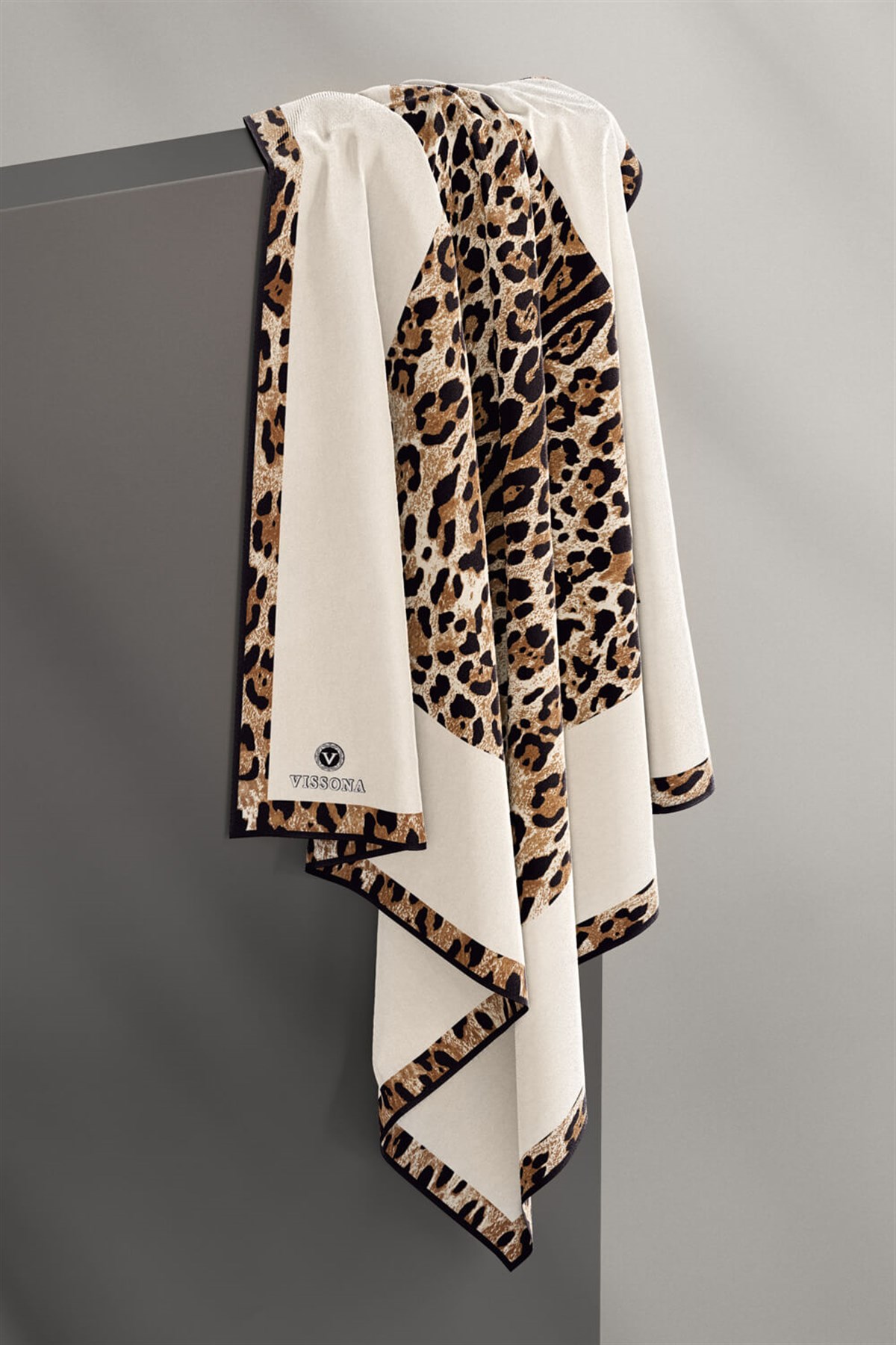 %100 Twill İpek Leopar Desenli Krem Renkli 90x90 Eşarp Dikim Şekli : El Dikişi