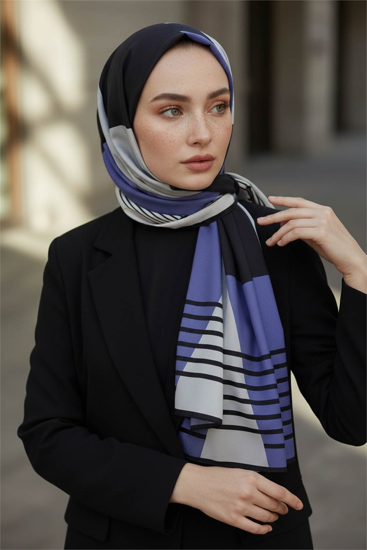 KREP GEOMETRİK DESENLİ İNDİGO RENKLİ 75X195 KIRIŞMAZ ŞAL