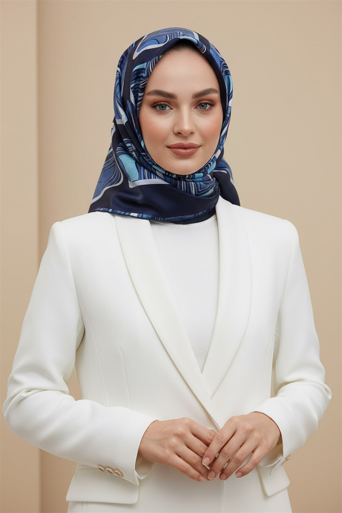 %100 Twill İpek Geometrik Kare Desenli İndigo - Lacivert Renkli 90x90 Eşarp Dikim Şekli : El Dikişi