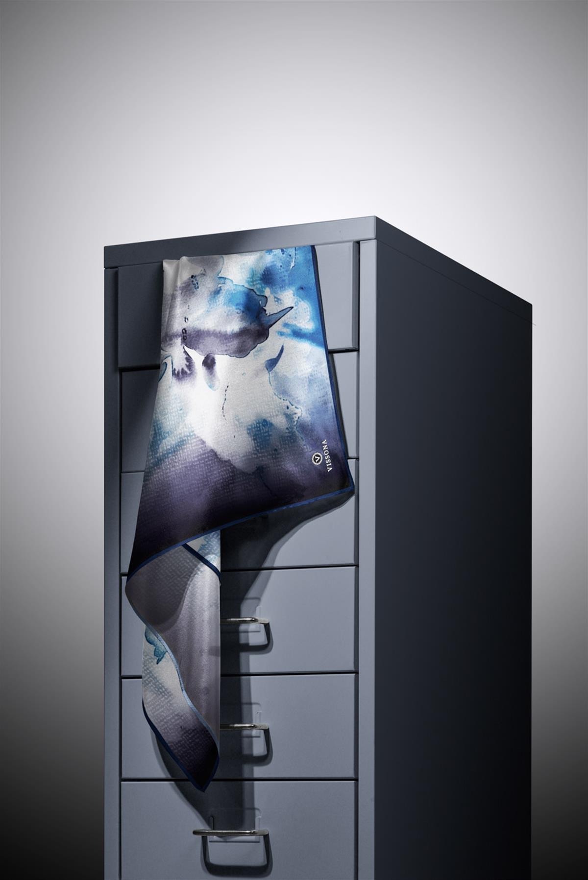 %100 Twill İpek Suluboya Çiçek Desenli Lacivert - İndigo Renkli 90x90 Eşarp Dikim Şekli : El Dikişi