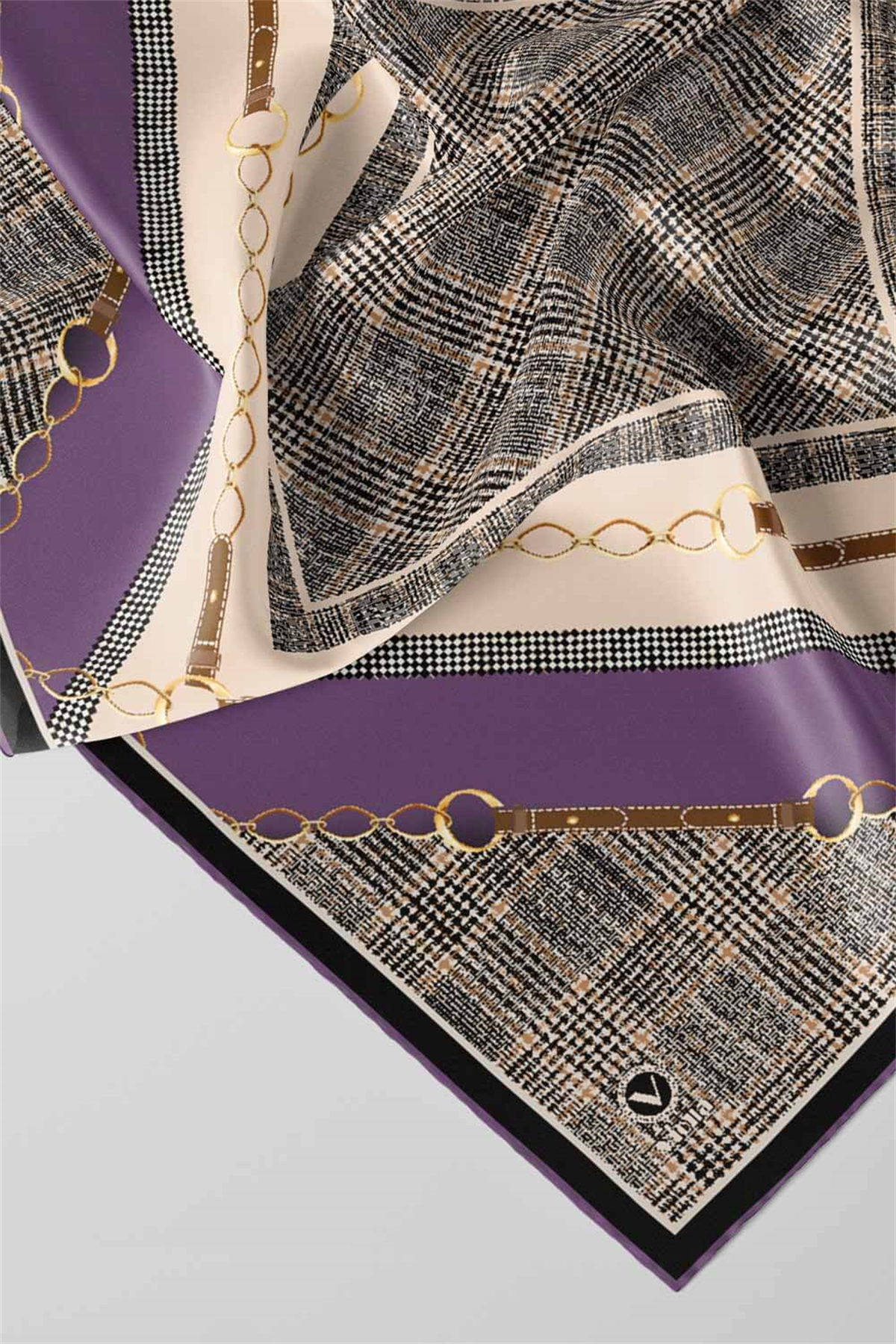 Twill Kemer ve Zincir Detaylı Ekose Desenli Lila Renkli 90x90 Eşarp (İpek İçermez) Kenar Dikiş Şekli El Dikişli