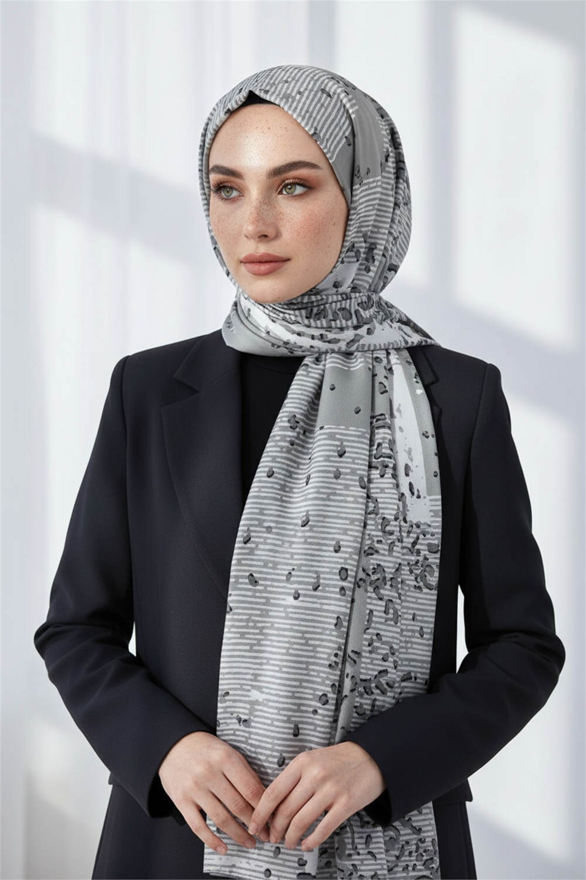 KREP ESKİTME DESENLİ GÜMÜŞ RENKLİ 75X195 KIRIŞMAZ ŞAL