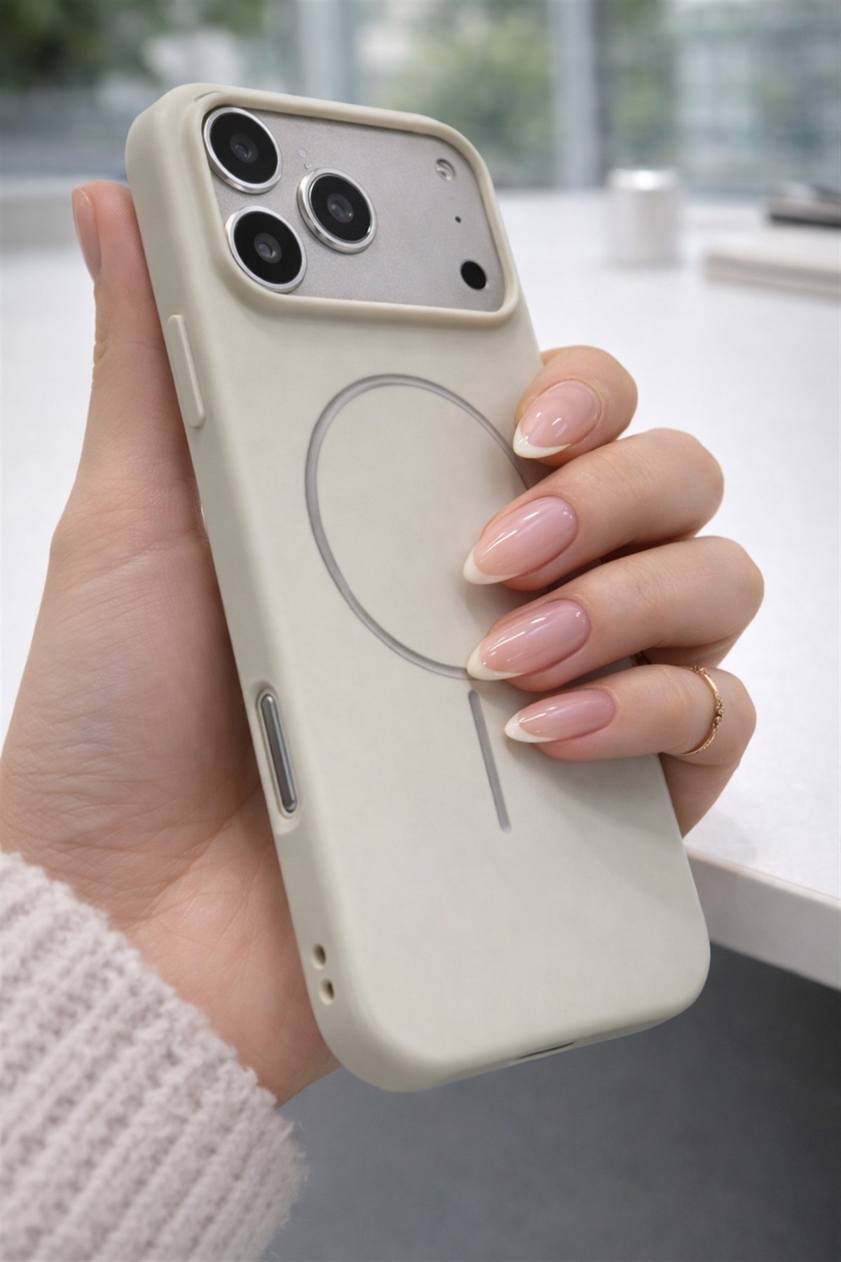 iPhone 17 Pro Max Uyumlu İçi Kadife Magsafe Wireless Şarj Özellikli Taş Renkli Telefon Kılıfı
