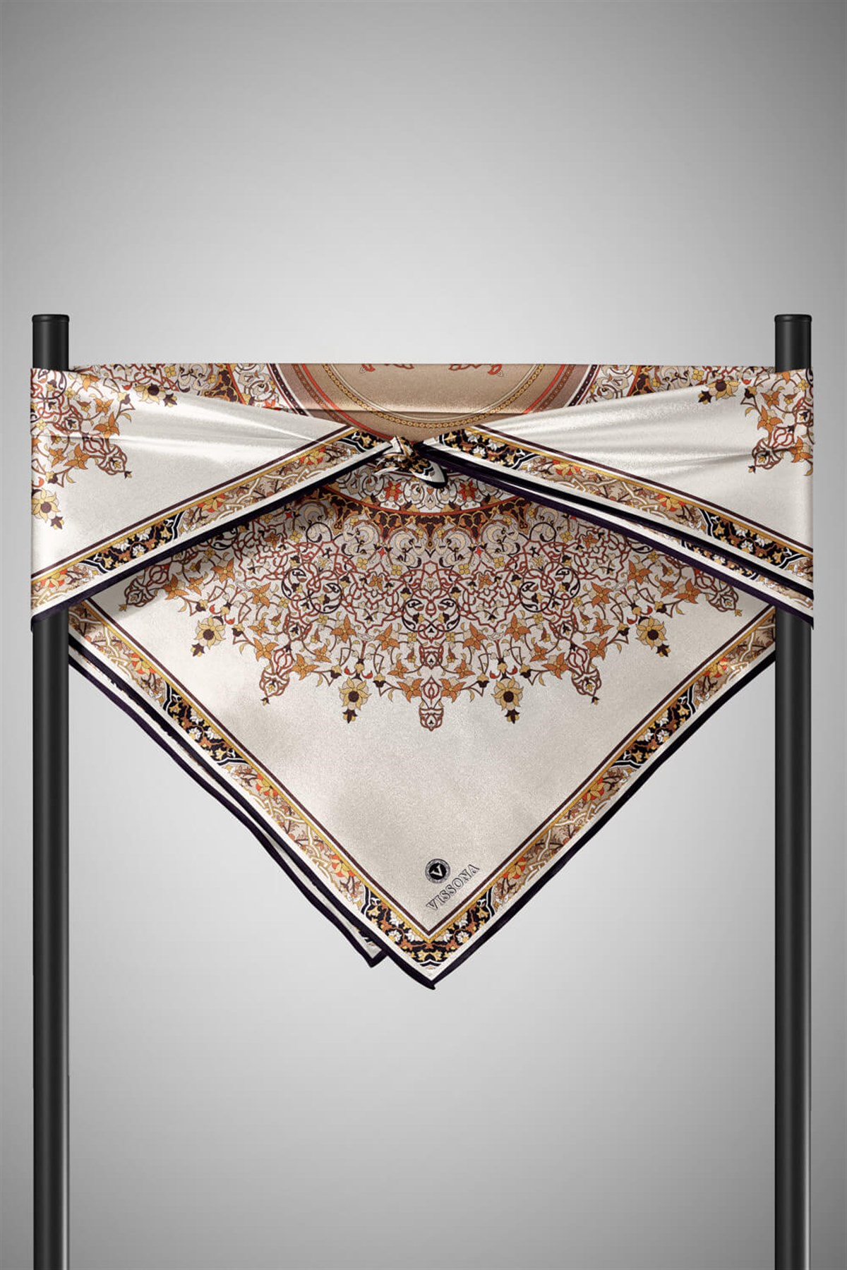 %100 Twill İpek Şal Desenli Bej Renkli 90x90 Eşarp Dikim Şekli : El Dikişi