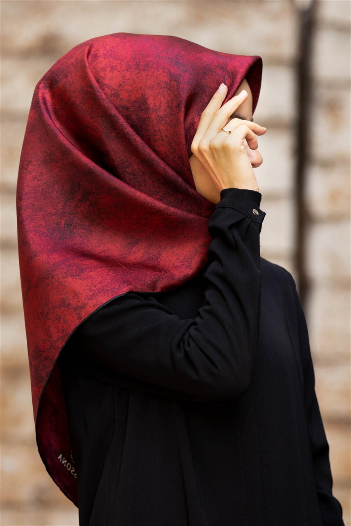 %100 Twill İpek Doku Desenli Bordo Renkli 90x90 Eşarp Dikim Şekli : El Dikişi