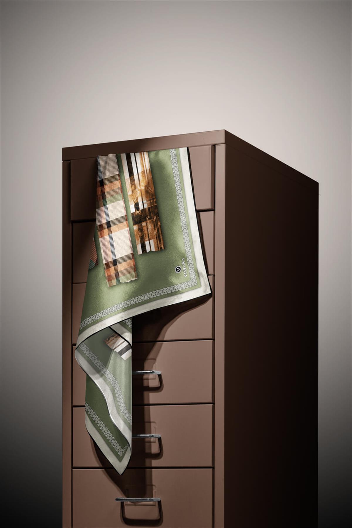 %100 Twill İpek Ekose Desenli Haki - Bakır Renkli 90x90 Eşarp Dikim Şekli : El Dikişi