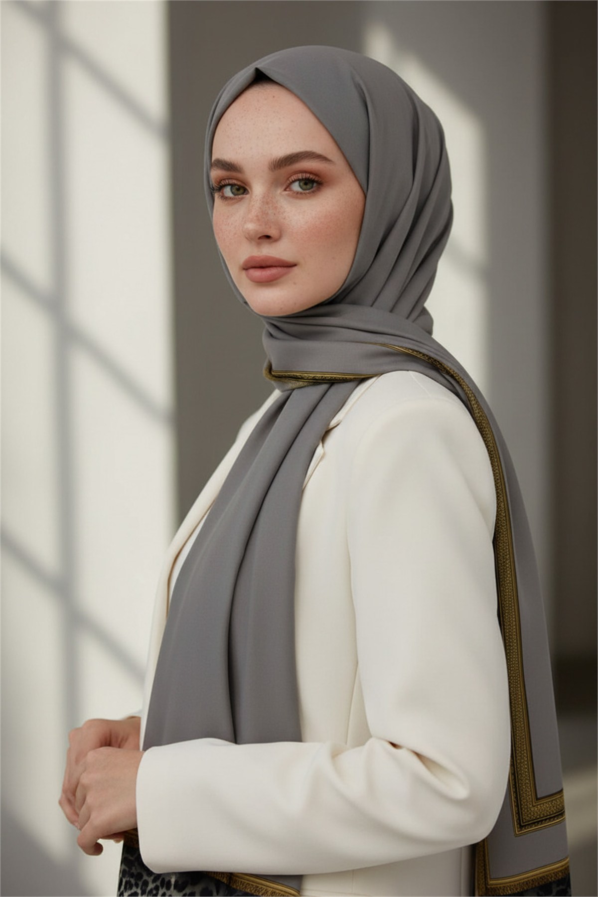 KREP LEOPAR BORDÜR DESENLİ GRİ RENKLİ 75X195 KIRIŞMAZ ŞAL