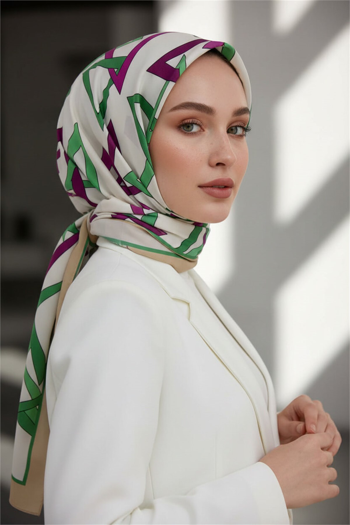 KREP GEOMETRİK DESENLİ BEJ RENKLİ 75X195 KIRIŞMAZ ŞAL
