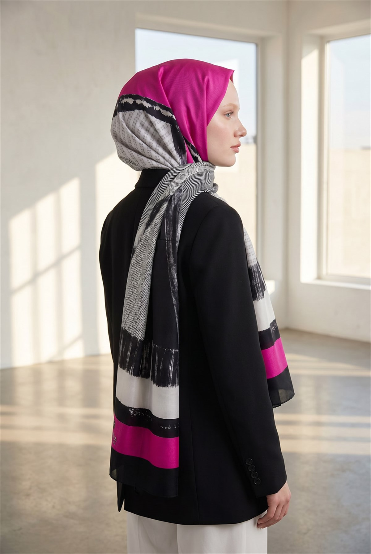 %100 Saf İpek Şal İnce Saten Vual Dokuma Patchwork Desenli Siyah - Fuşya Renkli 90x210 Şal
