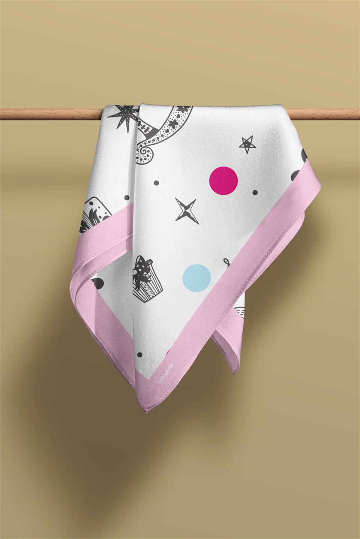 Y38 Kadın Comics Desenli Bandana 50x50 Beyaz DG0195-22