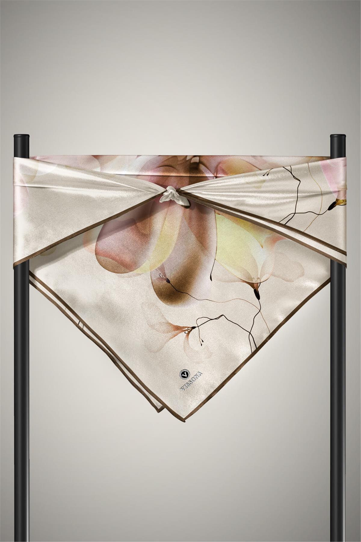 %100 Twill İpek Büyük Çiçek Desenli Kahverengi - Krem Renkli 90x90 Eşarp Dikim Şekli : El Dikişi