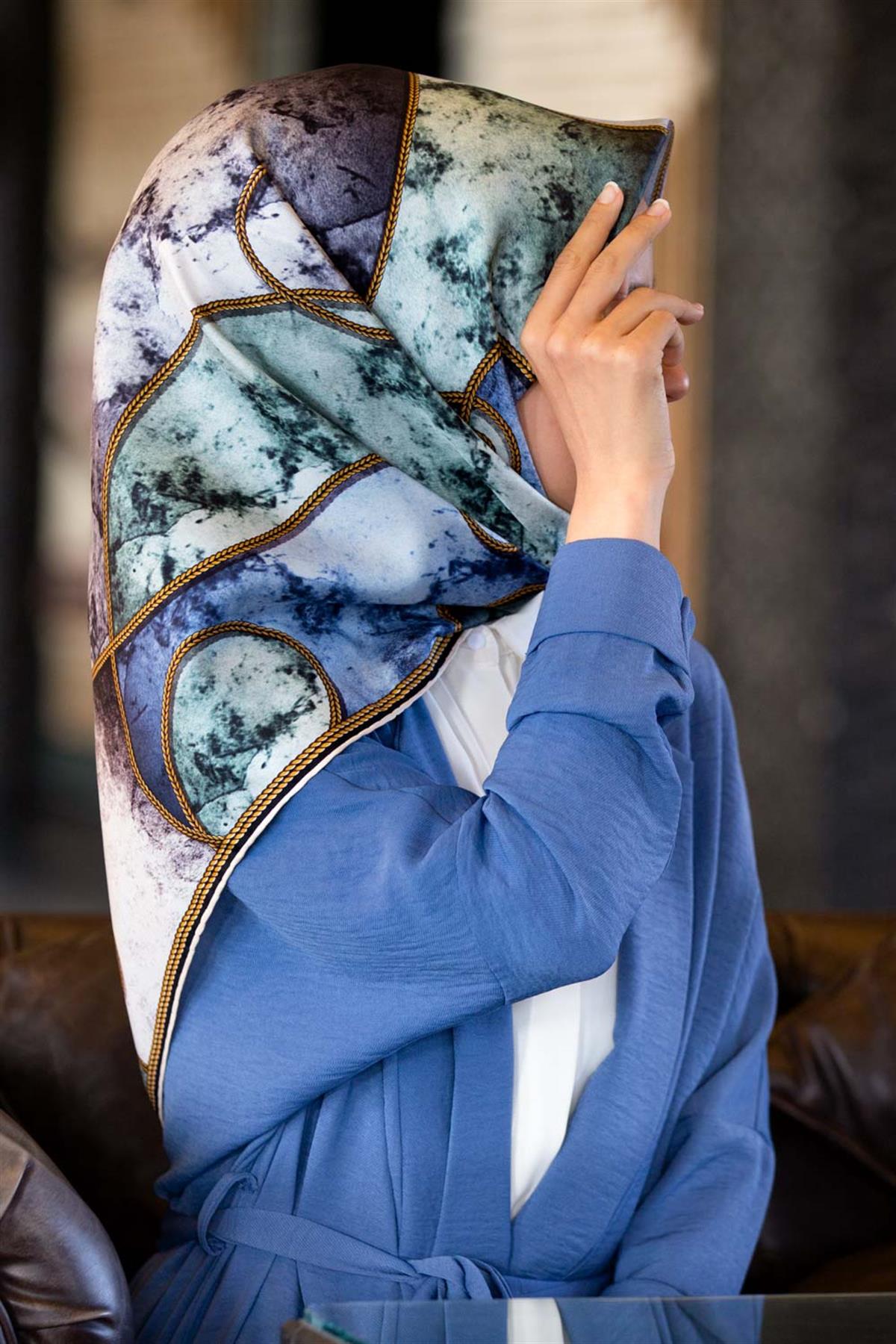 %100 Twill İpek Zincirli Mermer Desenli İndigo - Mint Yeşili Renkli 90x90 Eşarp Dikim Şekli : El Dikişi