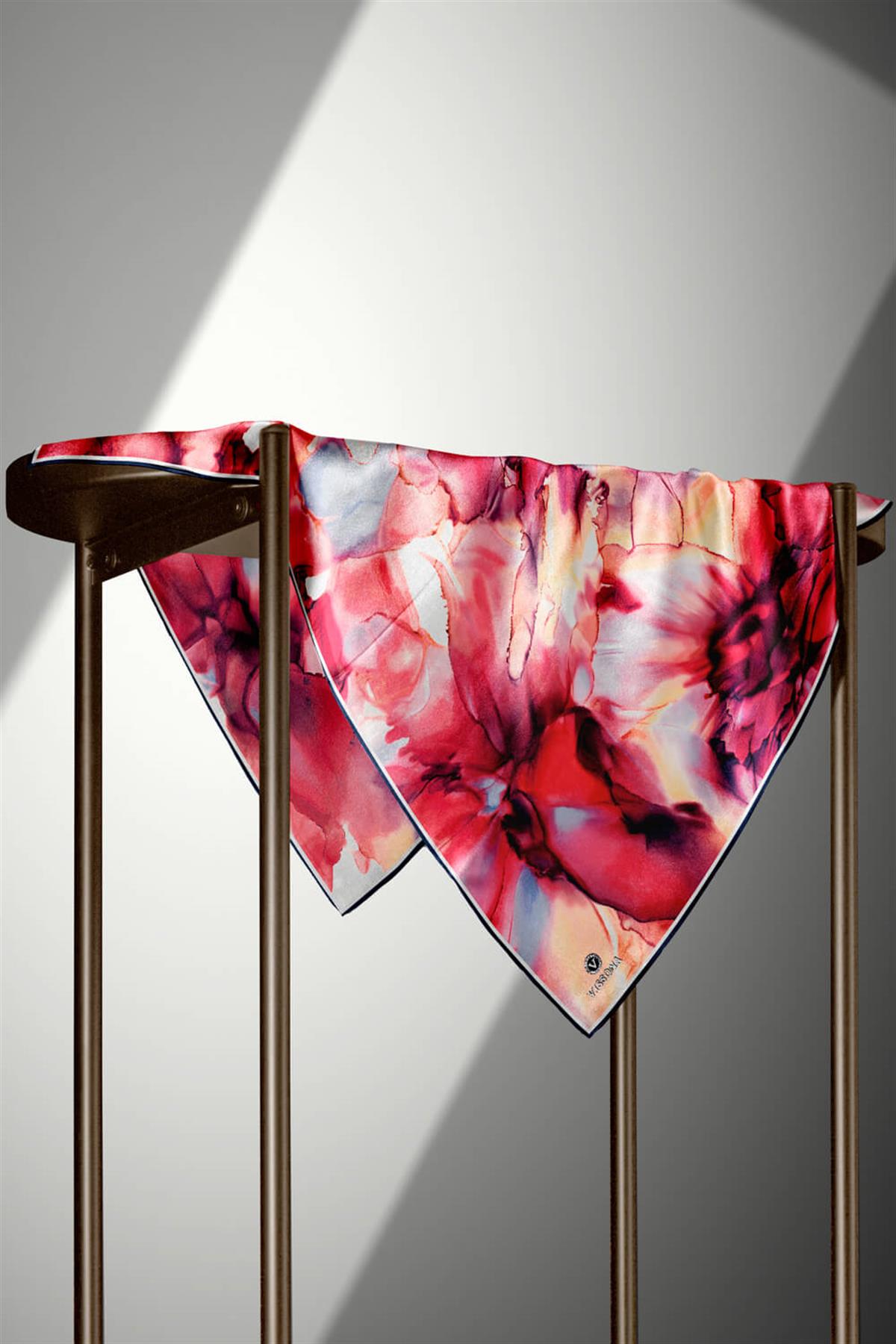 %100 Twill İpek Batik Çiçek Desenli Kırmızı - Lacivert Renkli 90x90 Eşarp Kenar Dikiş Şekli El Dikişli