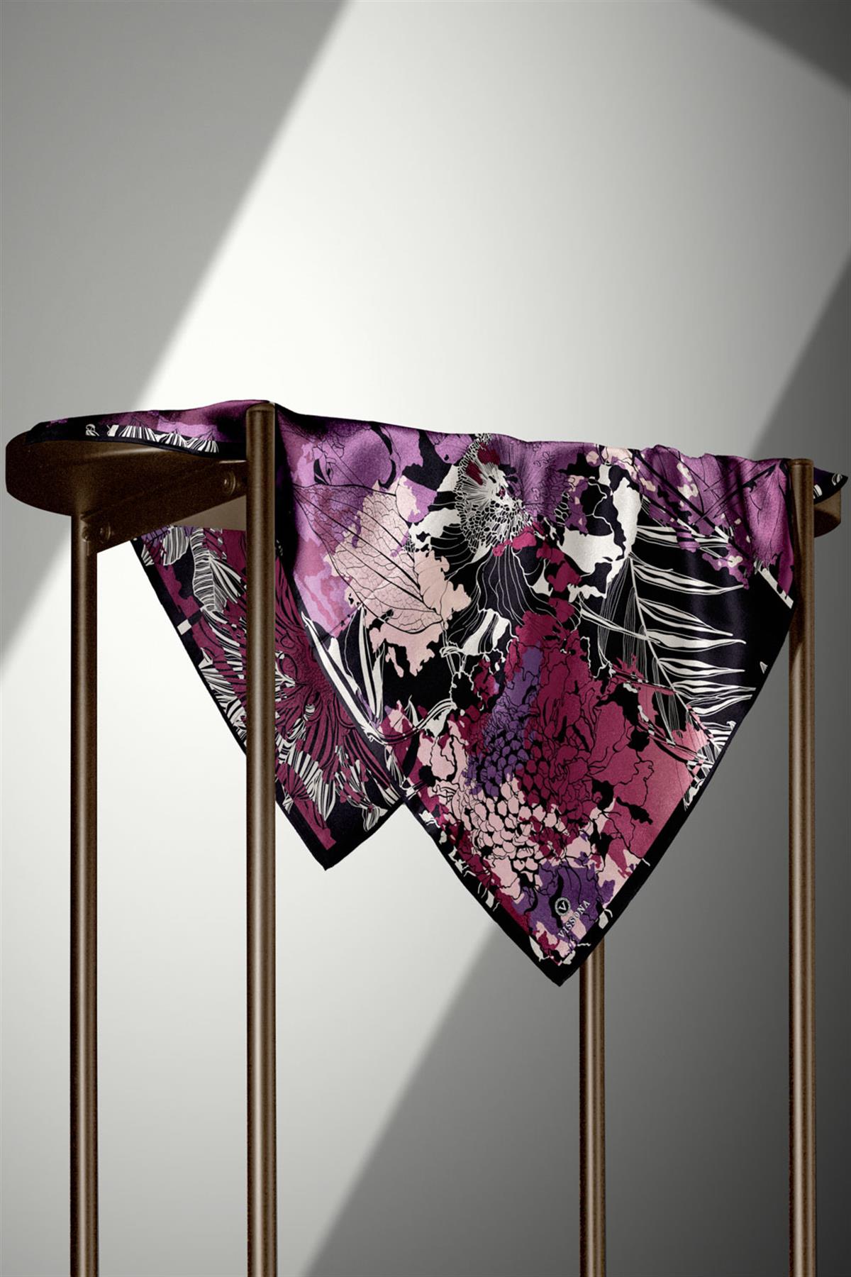 %100 Twill İpek Yaprak Desenli Mor - Mürdüm Renkli 90x90 Eşarp Dikim Şekli : El Dikişi