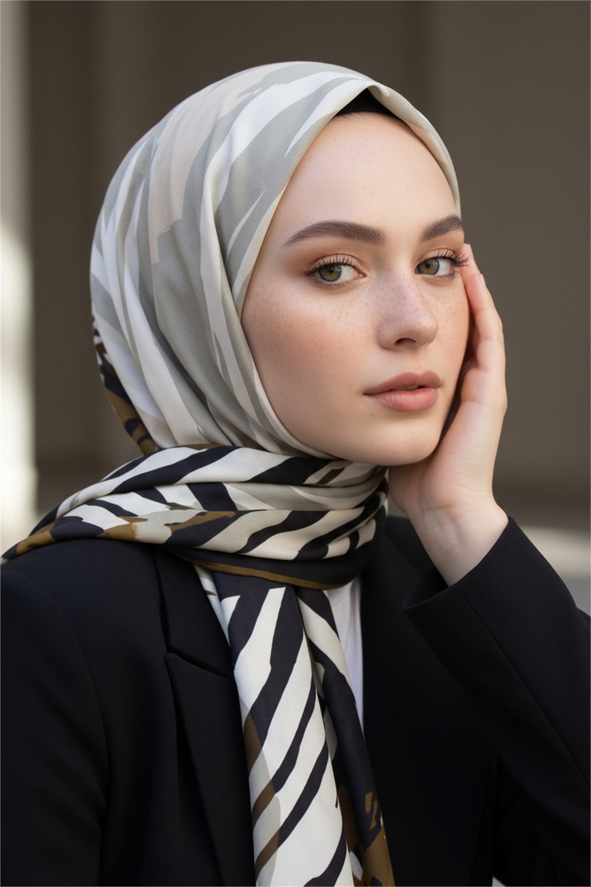 KREP ZEBRA VE ÇİÇEK DESENLİ HARDAL RENKLİ 75X195 KIRIŞMAZ ŞAL