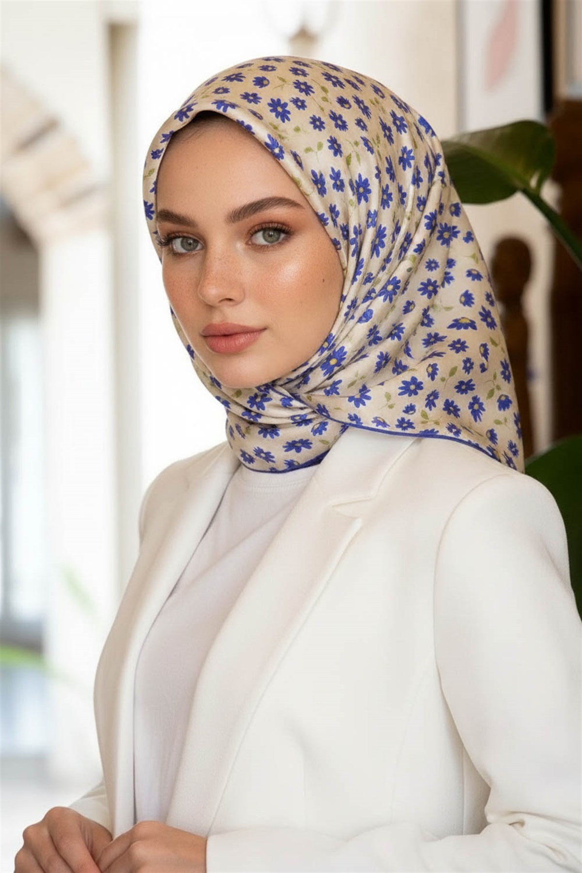 %100 Twill İpek Papatya Desenli Krem - Saks Renkli 90x90 Eşarp Dikim Şekli : El Dikişi