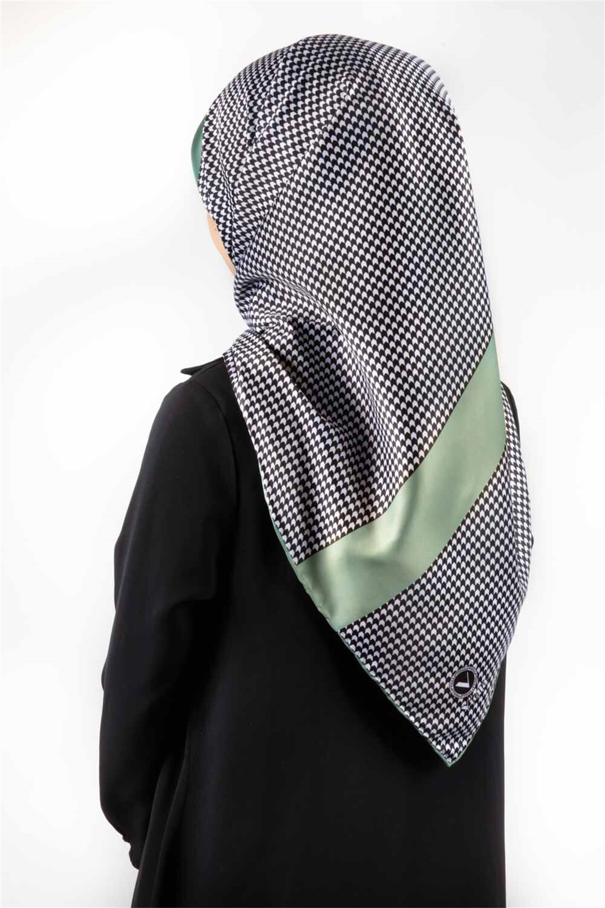 Twill Kazayaklı Şerit Desenli Mint Yeşili Renkli 90x90 Eşarp (İpek İçermez) Dikim Şekli : El Dikişi