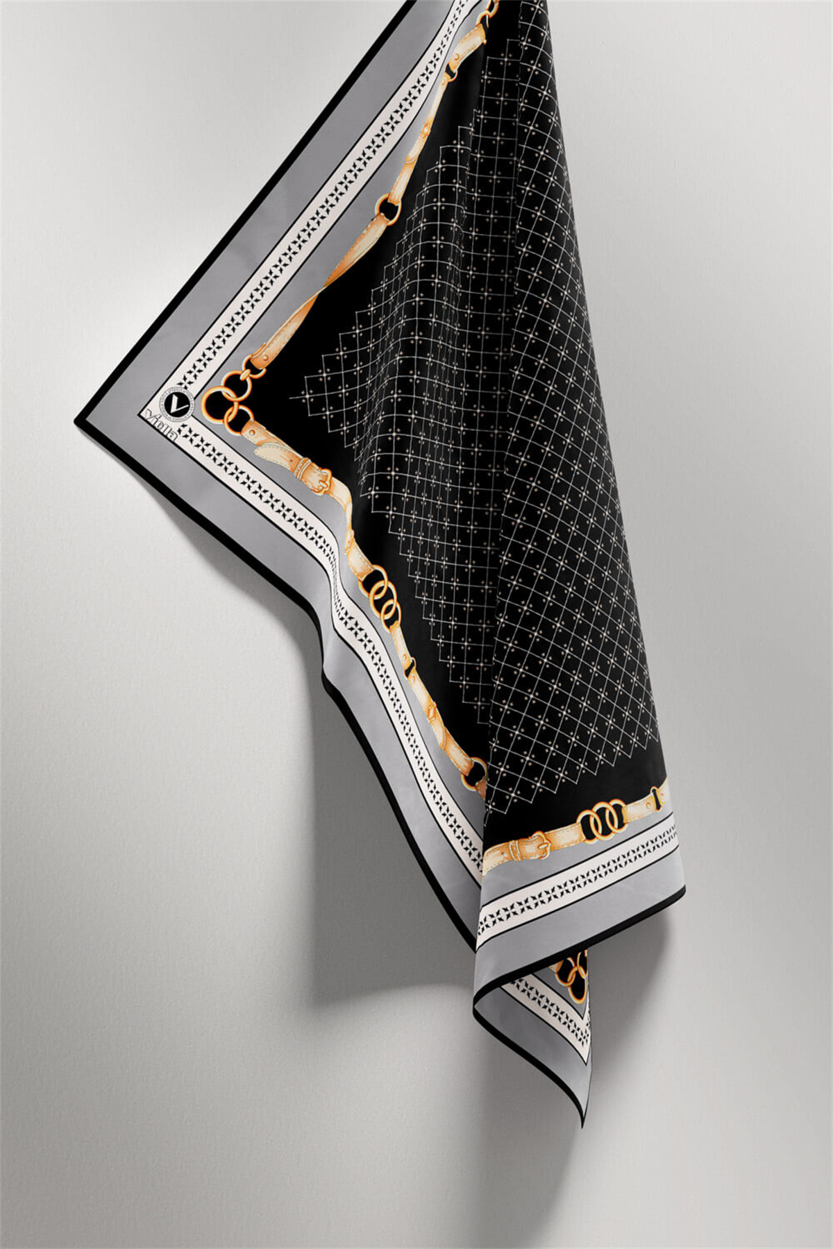 Twill Kemerli ve Çıtır Motifli Desenli Gri Renkli 90x90 Eşarp (İpek İçermez) Dikim Şekli : El Dikişi
