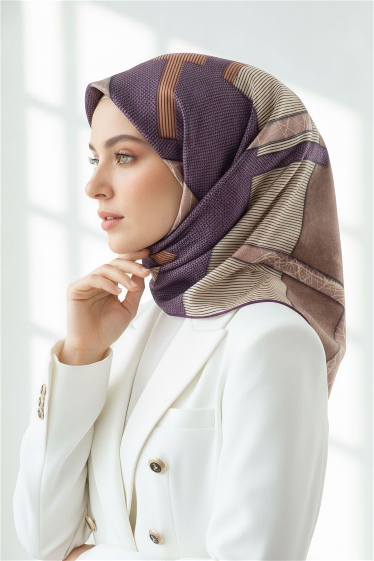 %100 Twill İpek Geometrik Desenli Mürdüm Renkli 90x90 Eşarp Dikim Şekli : El Dikişi