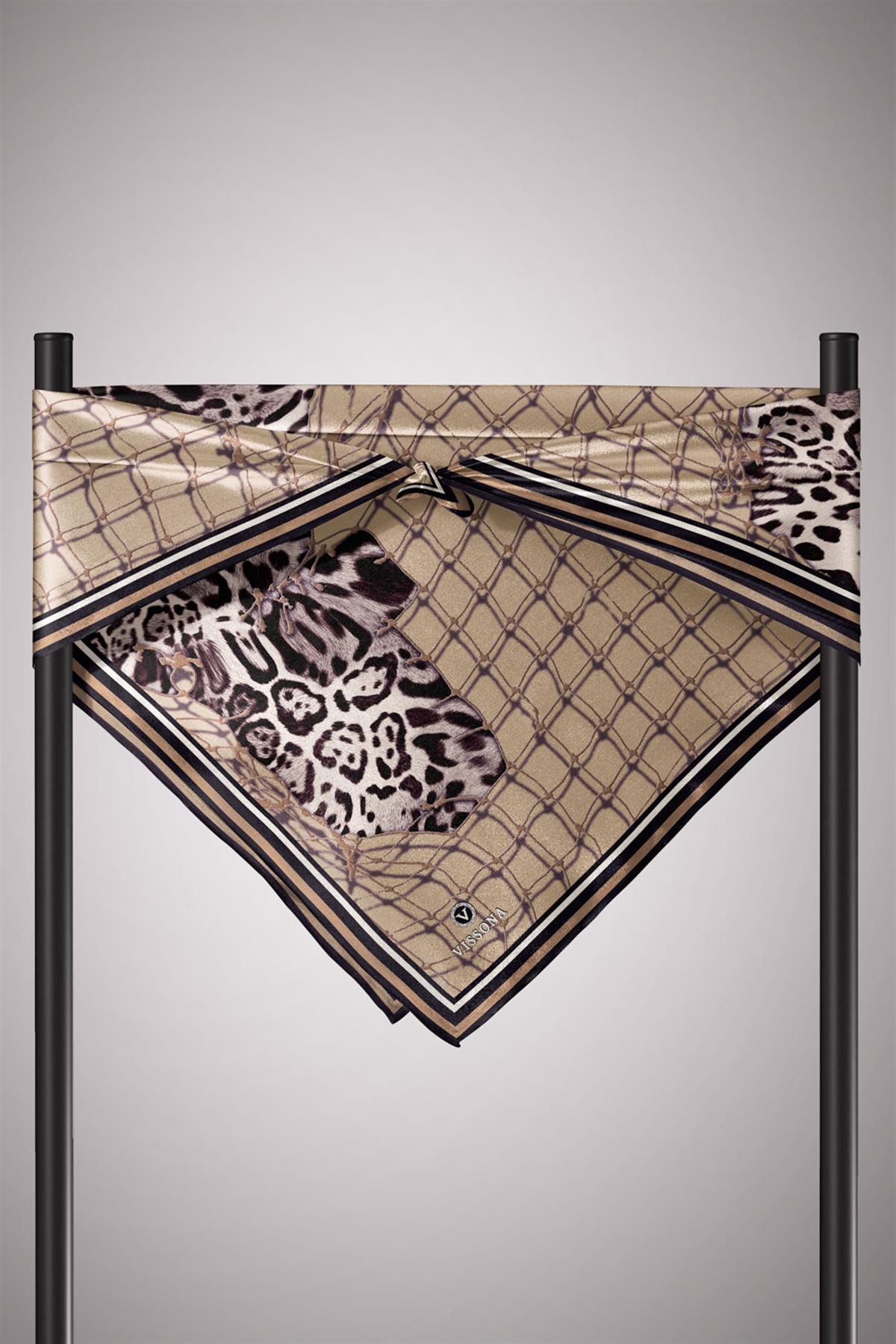 %100 Twill İpek Leopar Desenli Bej Renkli 90x90 Eşarp Dikim Şekli : El Dikişi