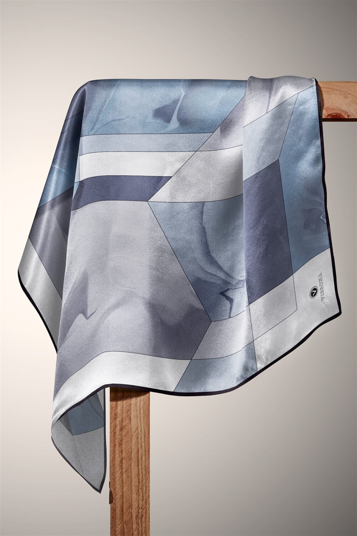 %100 Twill İpek Geometrik Desenli İndigo - Gri Renkli 90x90 Eşarp Dikim Şekli : El Dikişi