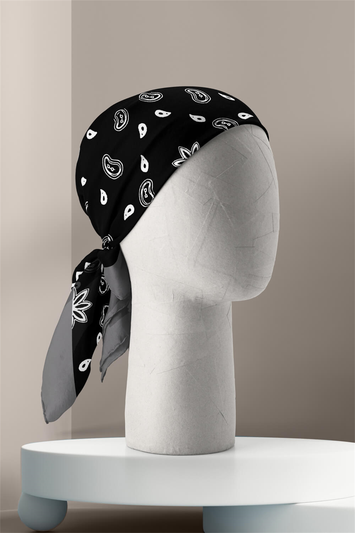 B17 Kadın Siyah Beyaz Şal Desenli 50x50 Bandana