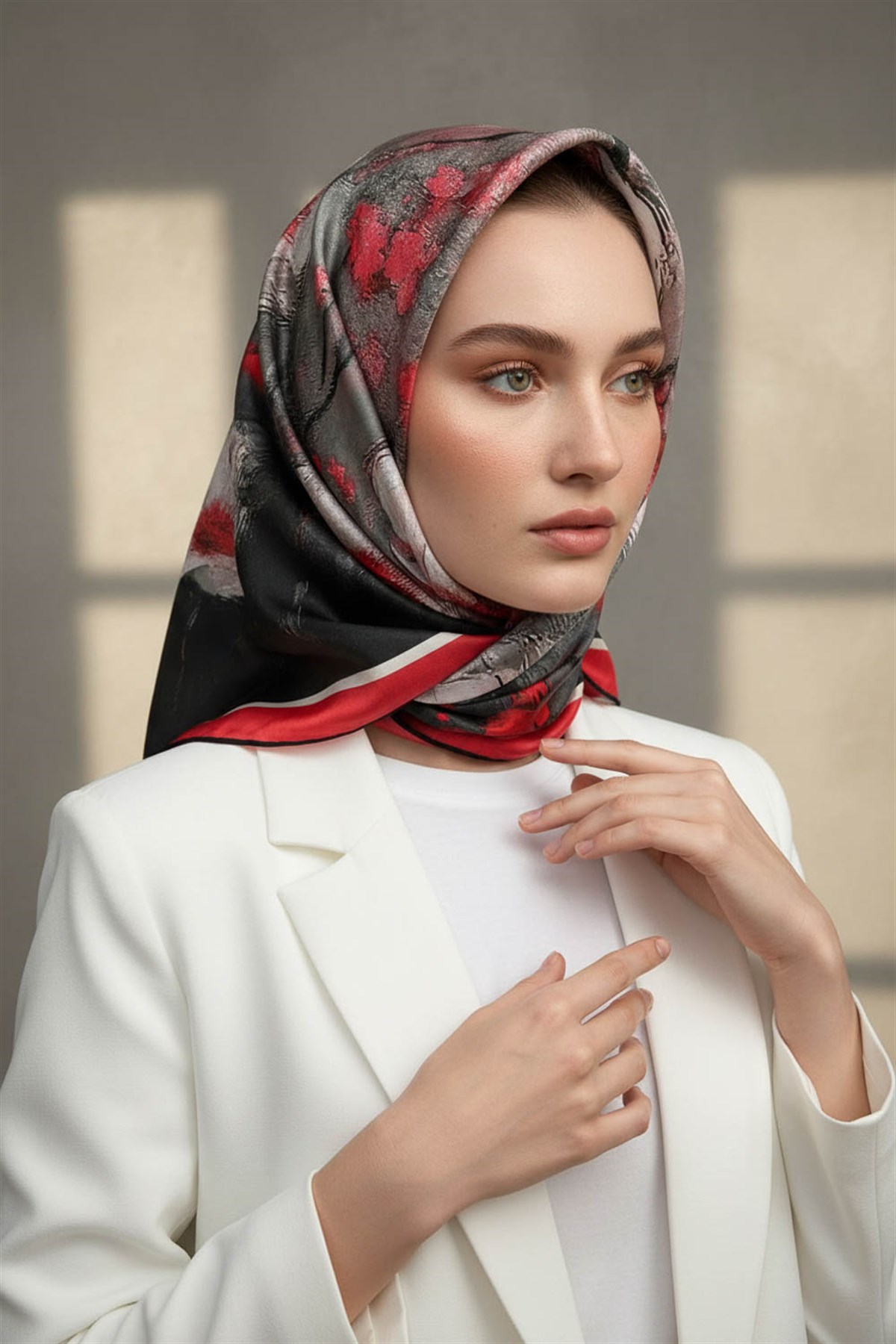 %100 Twill İpek Yağlı Boya Çiçek Desenli Nar Çiçeği Renkli 90x90 Eşarp Dikim Şekli : El Dikişi