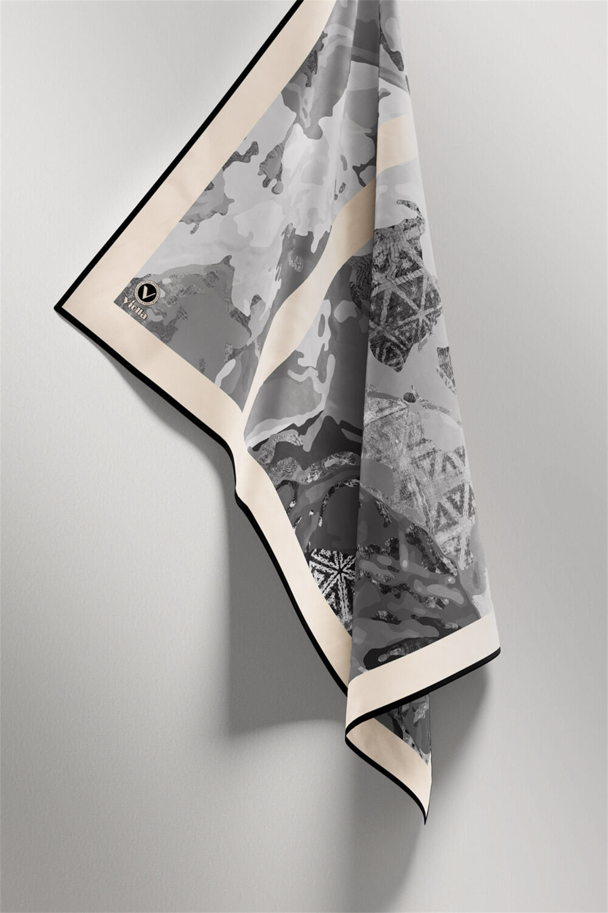 Twill Etnik ve Batik Desenli Gri Renkli 90x90 Eşarp (İpek İçermez) Dikim Şekli : El Dikişi
