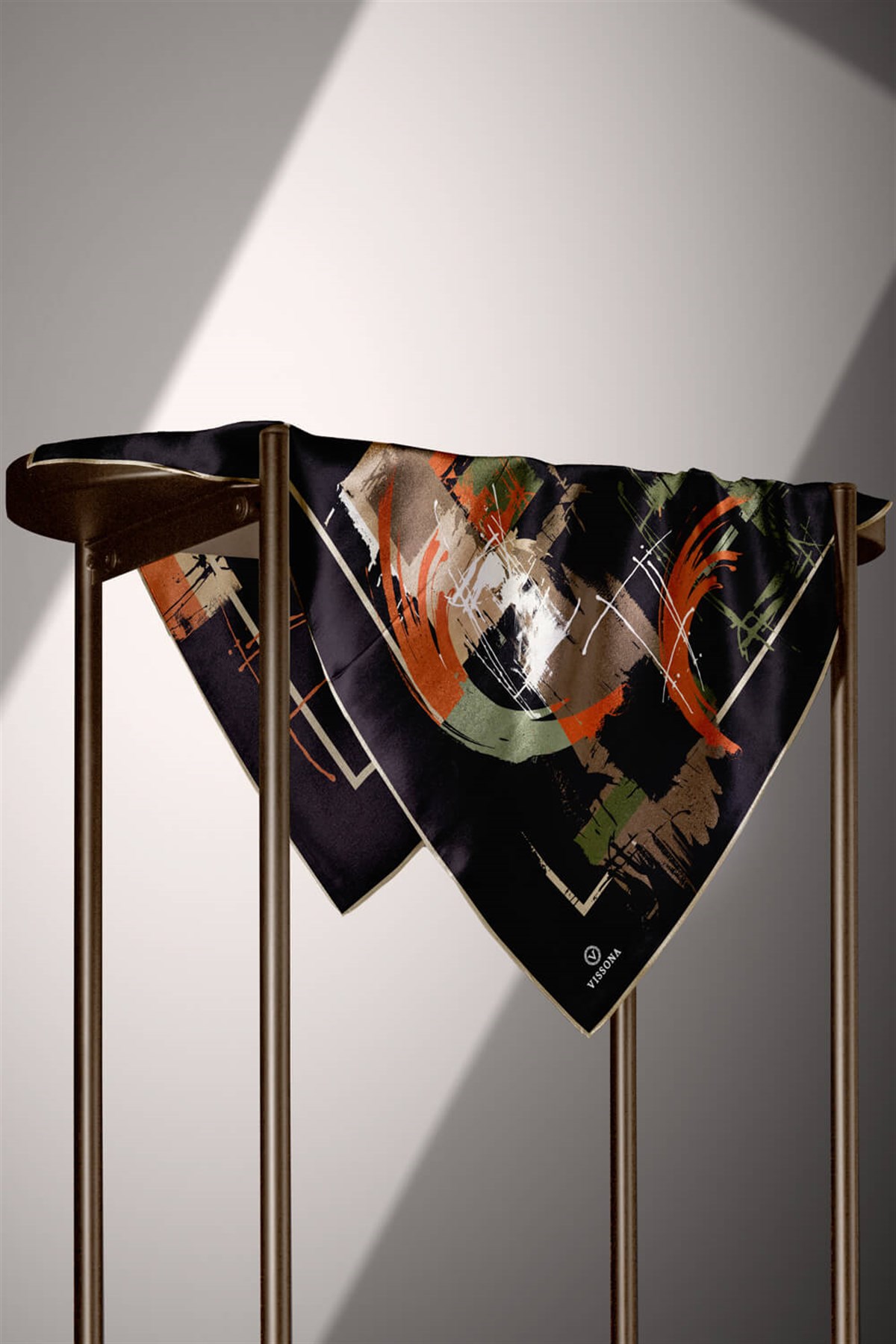 %100 Twill İpek Geometrik Desenli Taba - Haki Renkli 90x90 Eşarp Dikim Şekli : El Dikişi